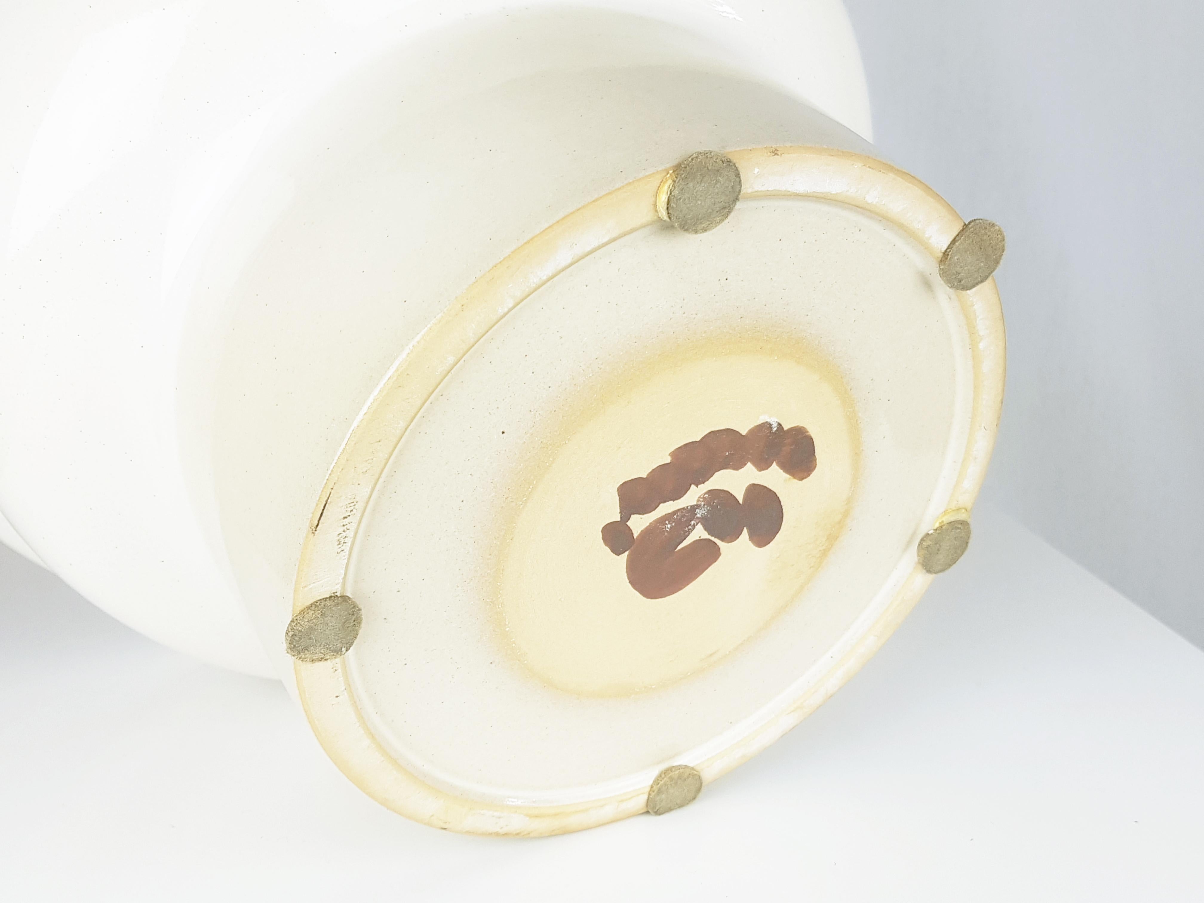 Cache-pot et vase en céramique émaillée blanche et beige des années 1970 - 1980 par Bucci Excellent état - En vente à Varese, Lombardia