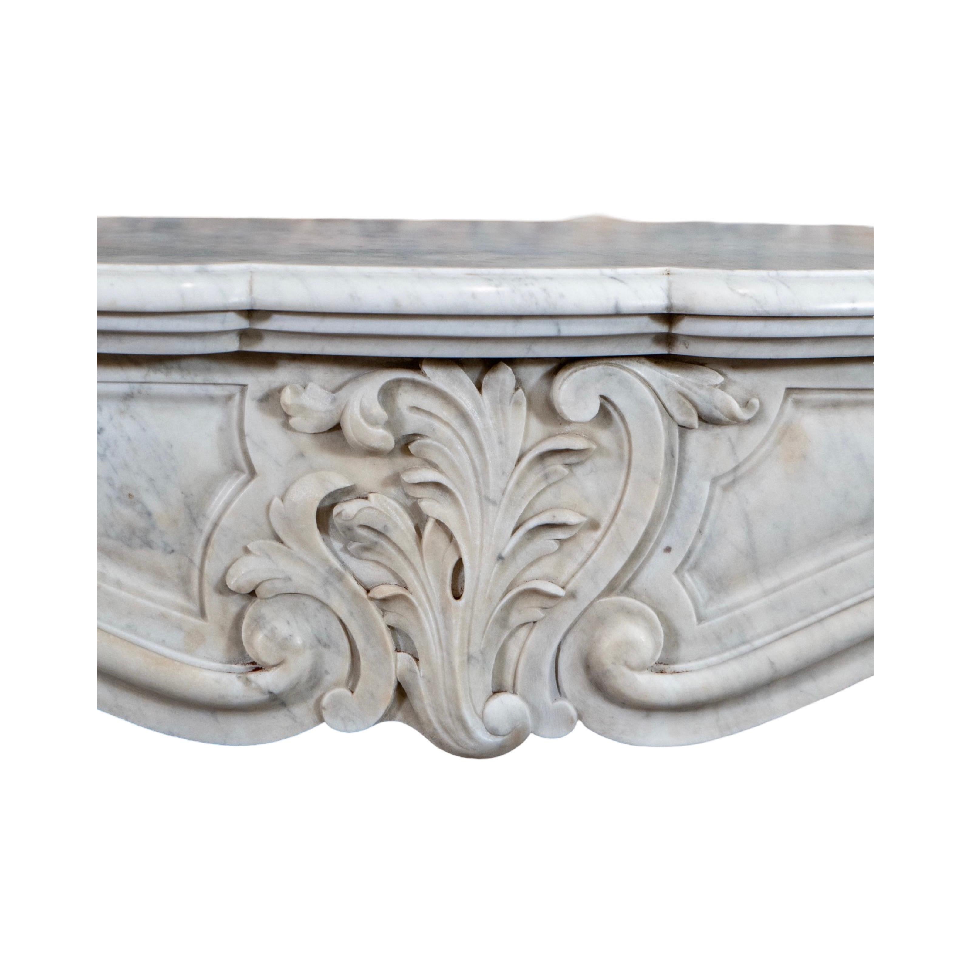 Repisa de mármol blanco italiano de Carrara en venta 5