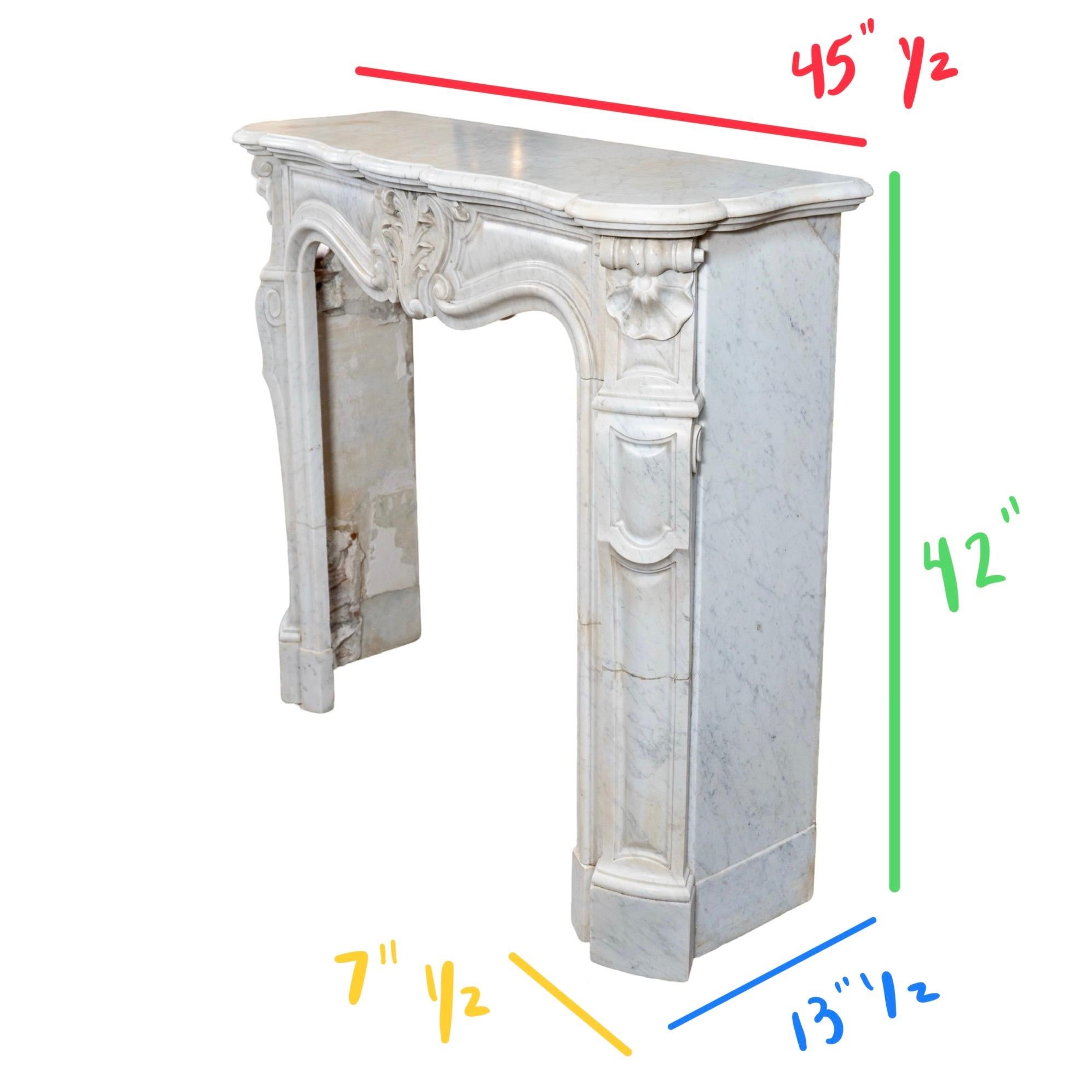 Repisa de mármol blanco italiano de Carrara en venta 6