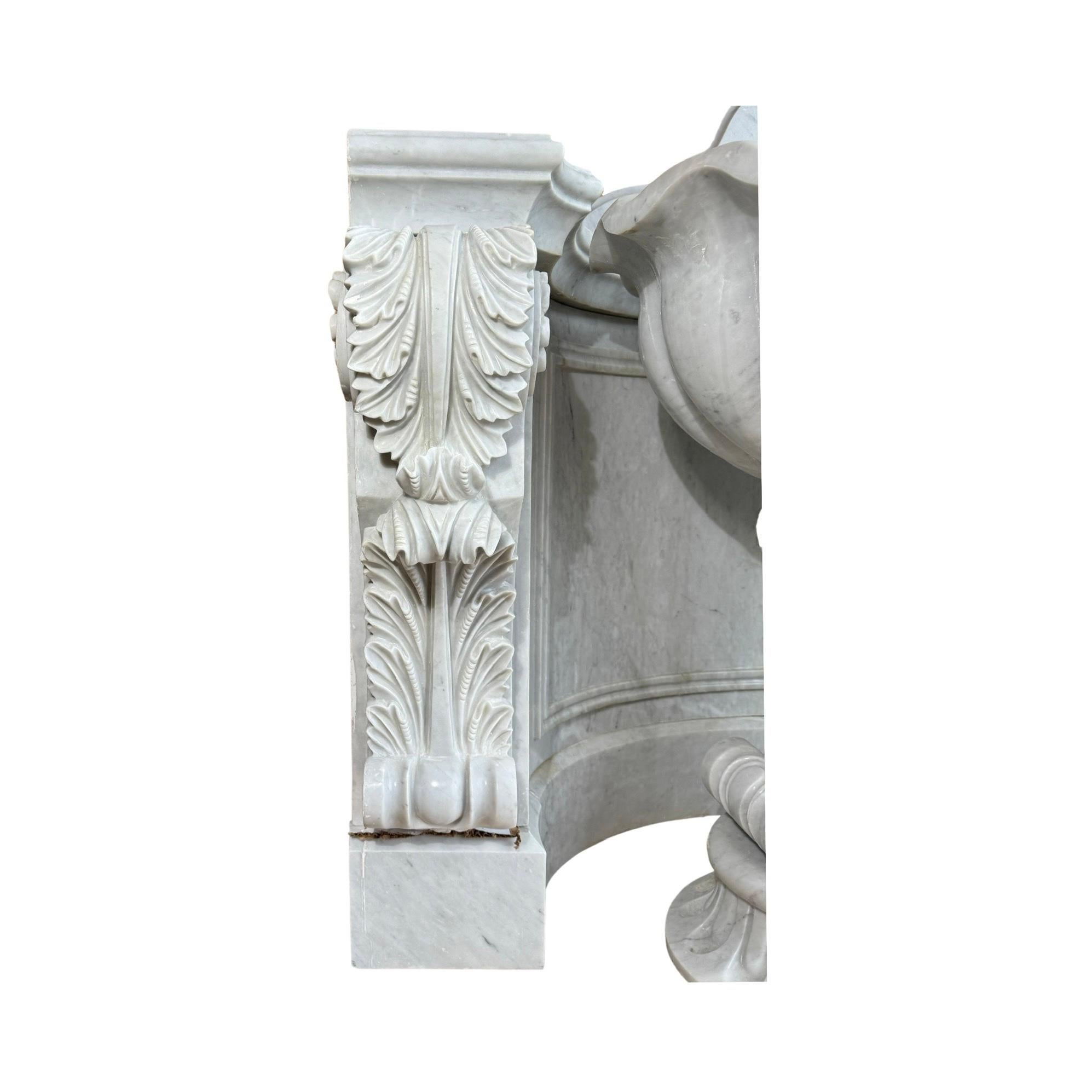 Éviers muraux italiens en marbre blanc de Carrare en vente 2