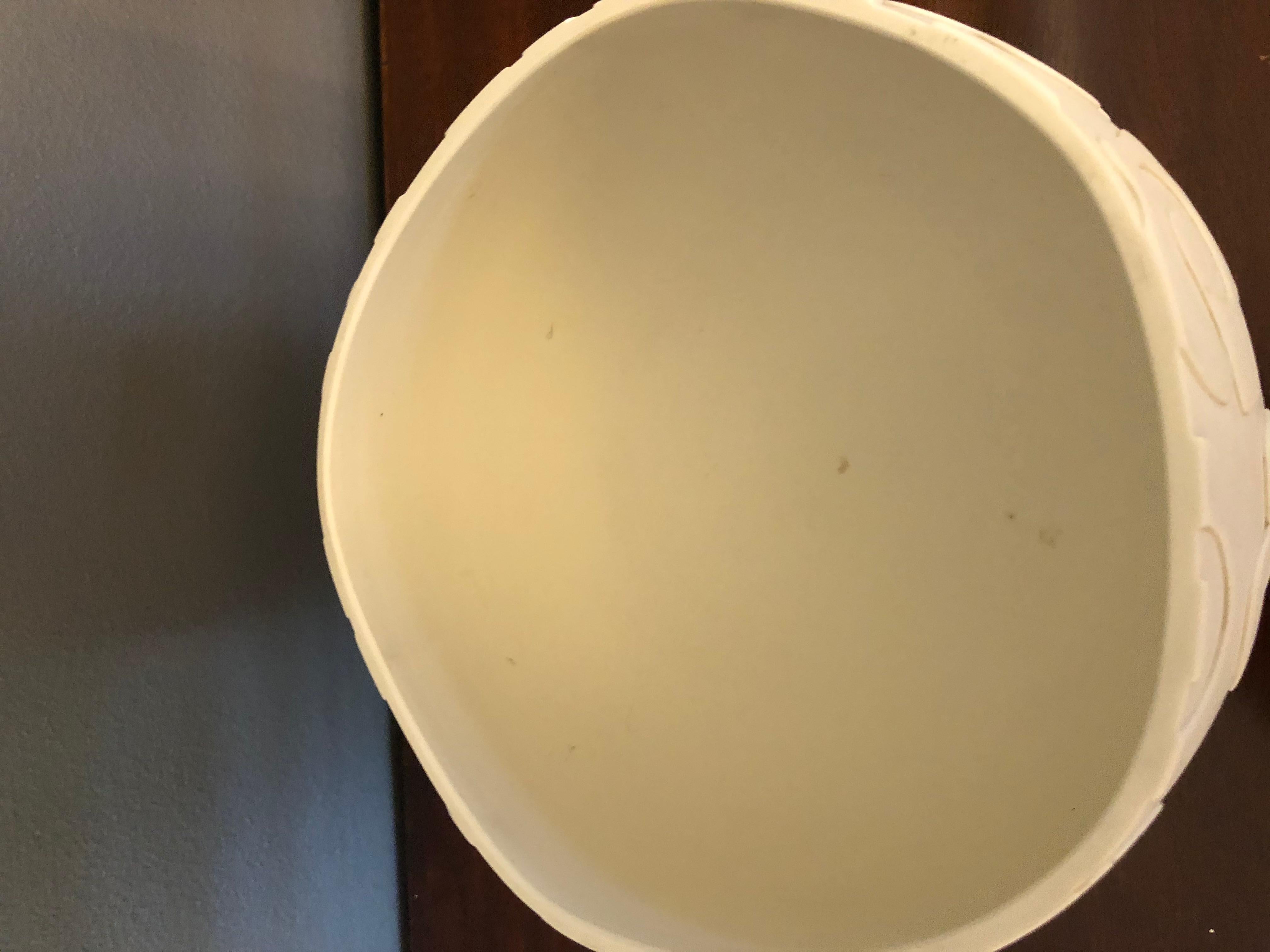 Italian White Ceramic Bowl Attributed to Paola Lenti In Good Condition In Chicago, IL