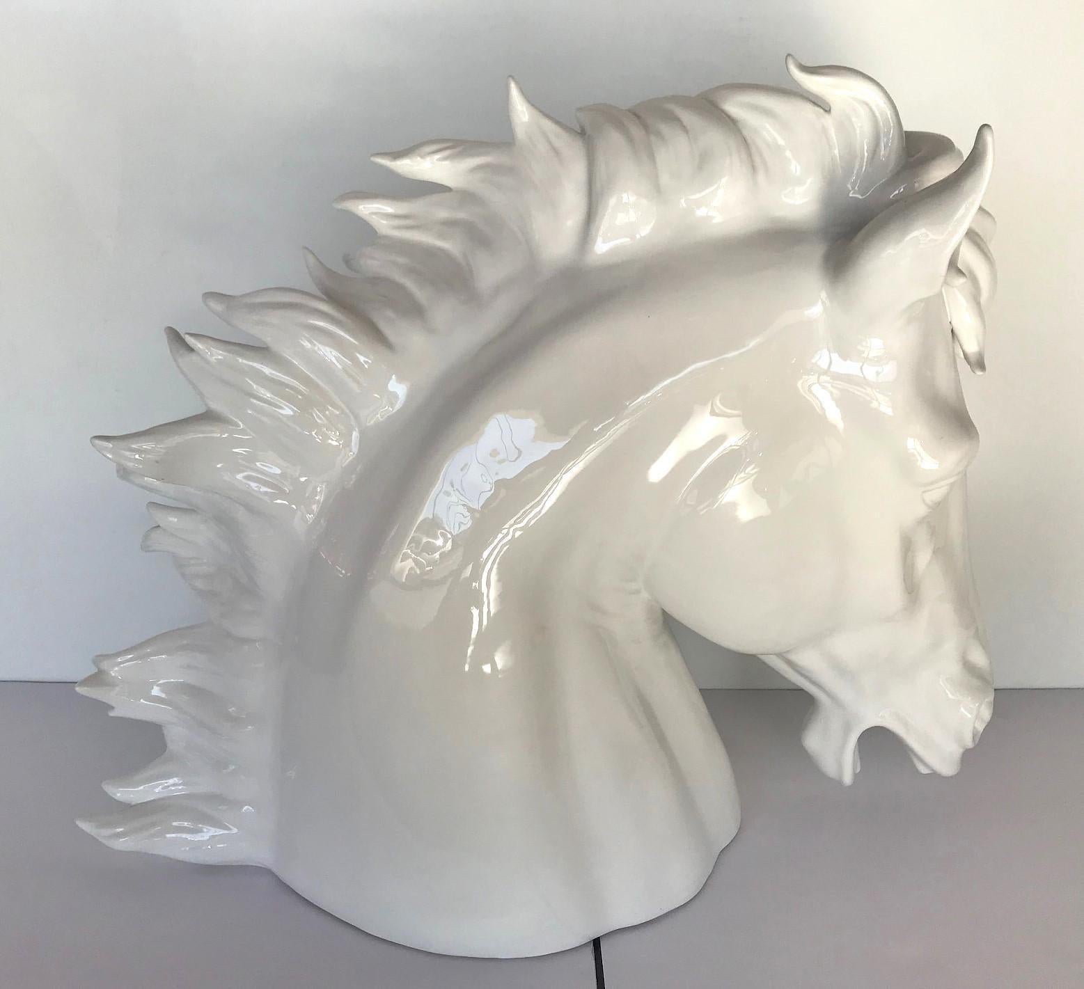 Sculpture italienne de tête de cheval en céramique blanche, années 1990 Bon état - En vente à Los Angeles, CA