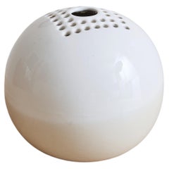Vaso a orbita in ceramica bianca italiana di Franco Bucci per Laboratorio Pesaro, anni '60