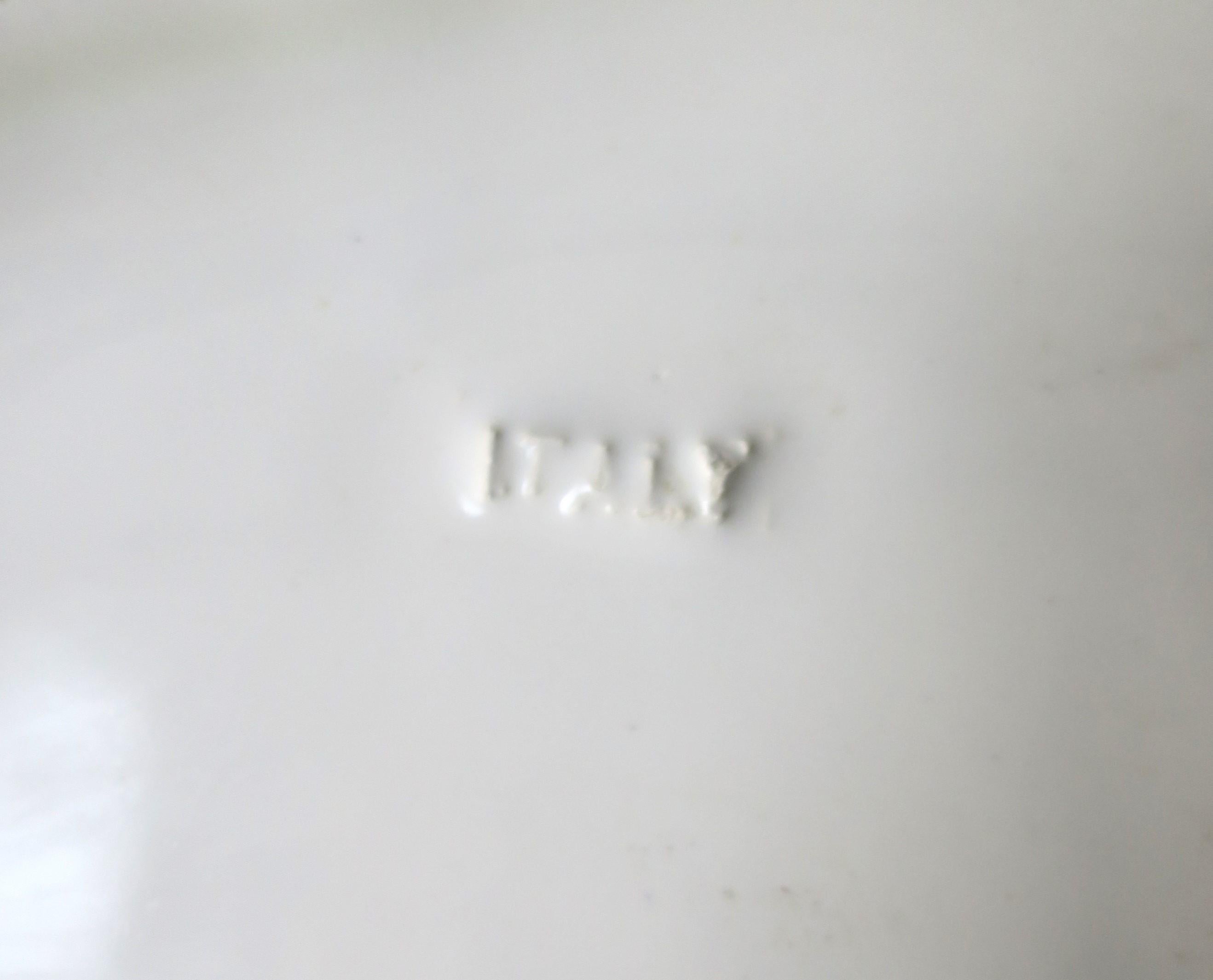 Bol de centre de table italien en céramique blanche coquillage Clam Shell en vente 4