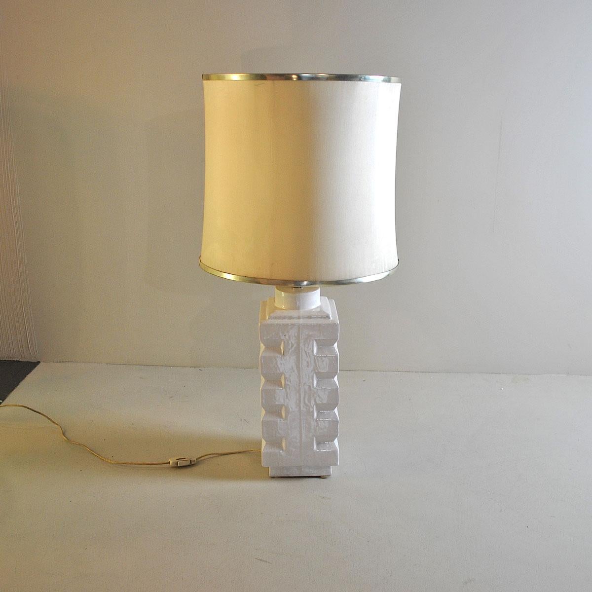 Italian lamp from the 1970s in white ceramic.