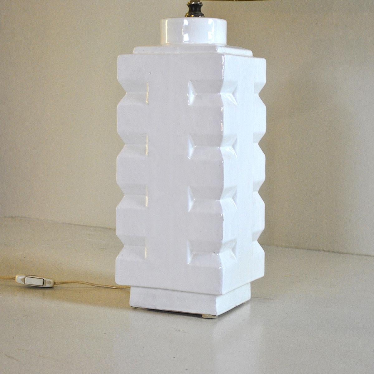 Italian White Ceramic Table Lamp, 1970s In Good Condition In bari, IT