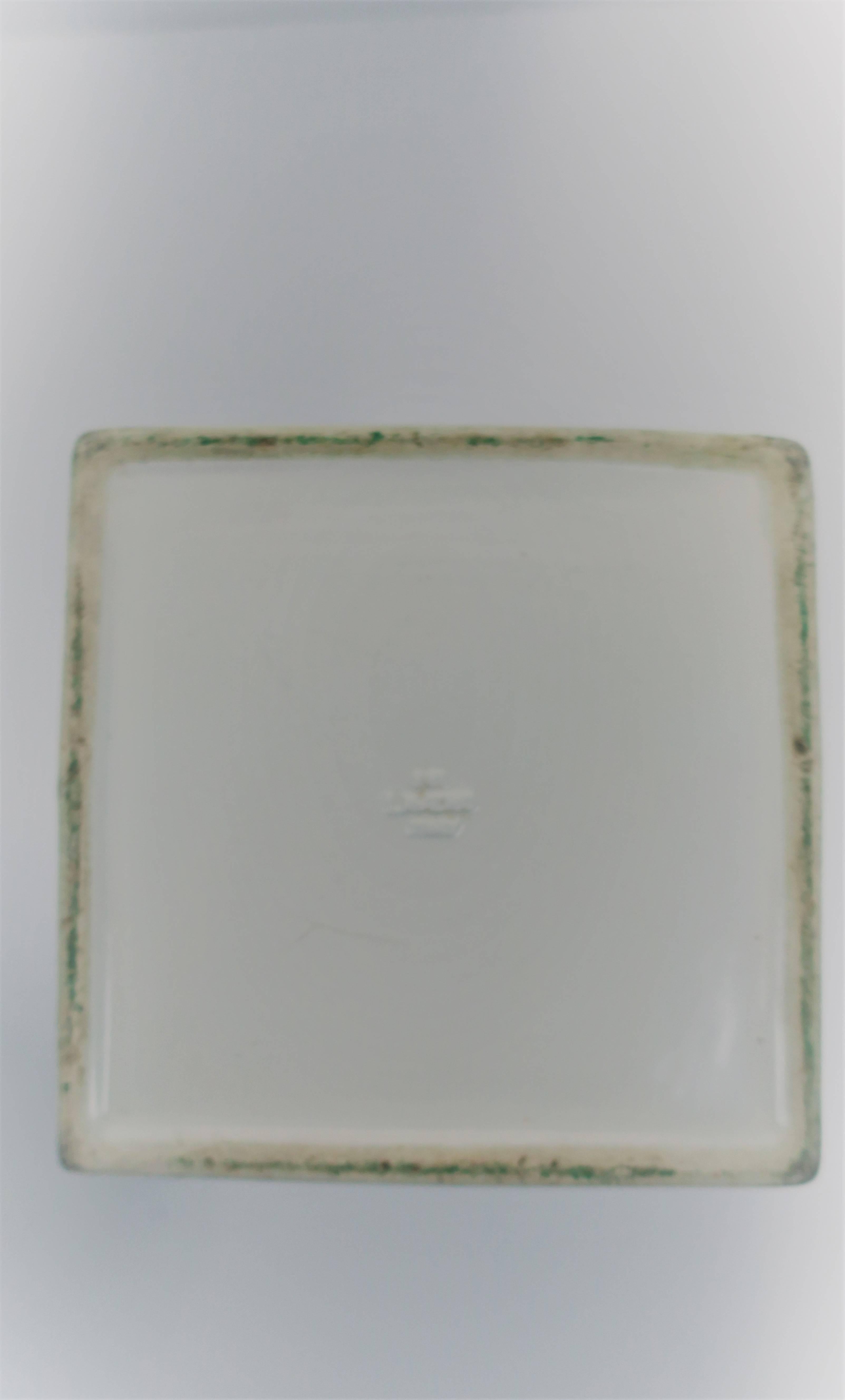 Urne italiane in ceramica bianca in stile neoclassico, coppia in vendita 12