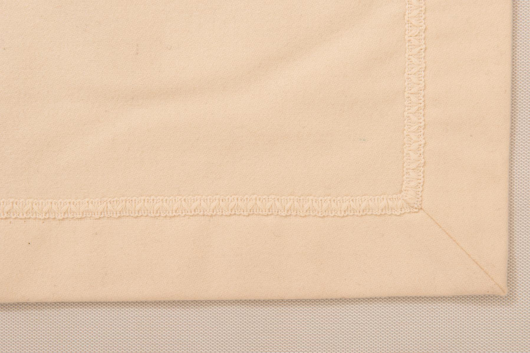 Italian White Cloth Cover In Excellent Condition For Sale In Alessandria, Piemonte