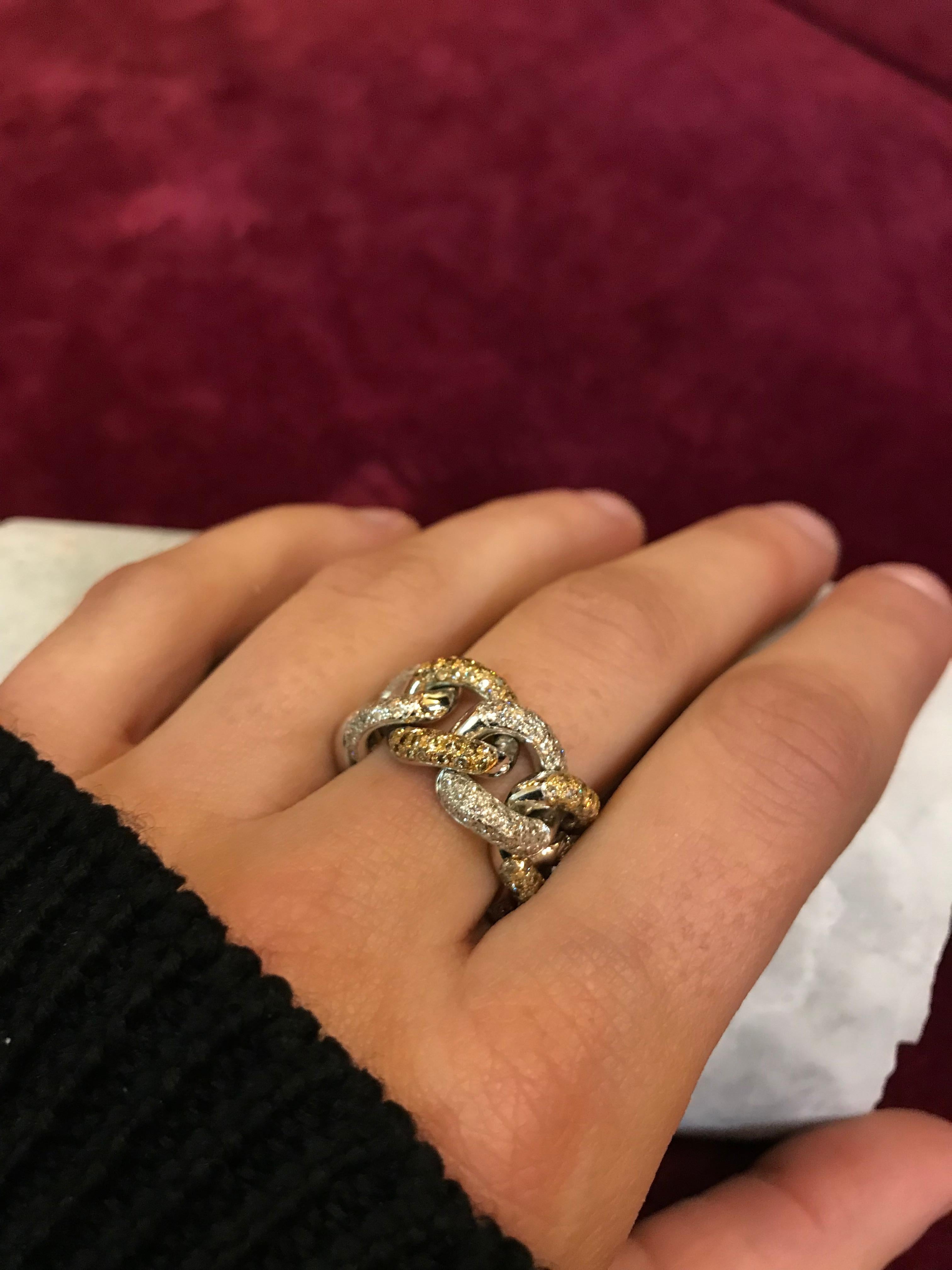 Women's or Men's Italian White Diamond 18 Karat Gold Interlocking Link Curb Chain Cocktail Ring For Sale