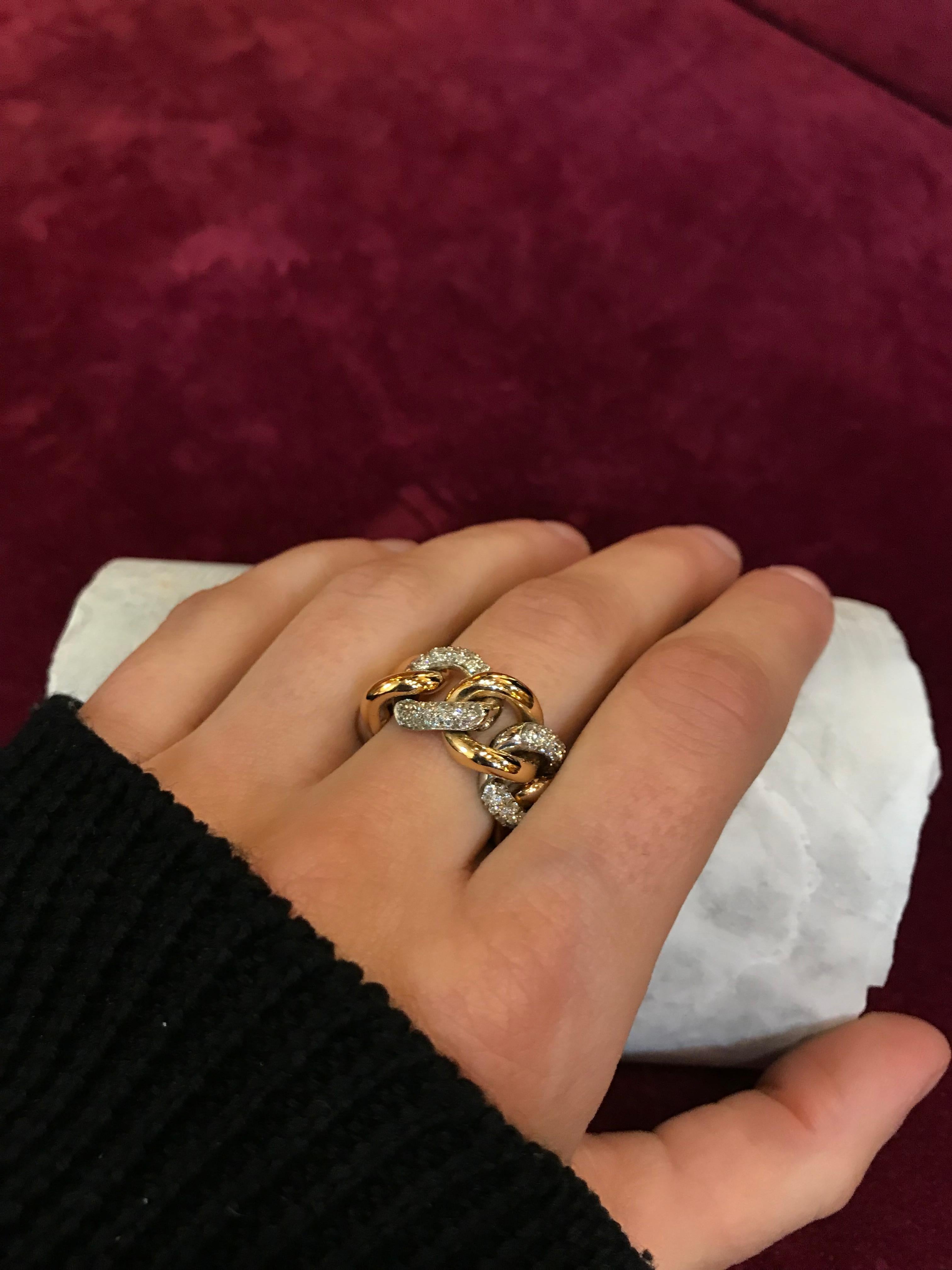 Italian White Diamond 18 Karat Gold Interlocking Link Curb Chain Cocktail Ring For Sale 2
