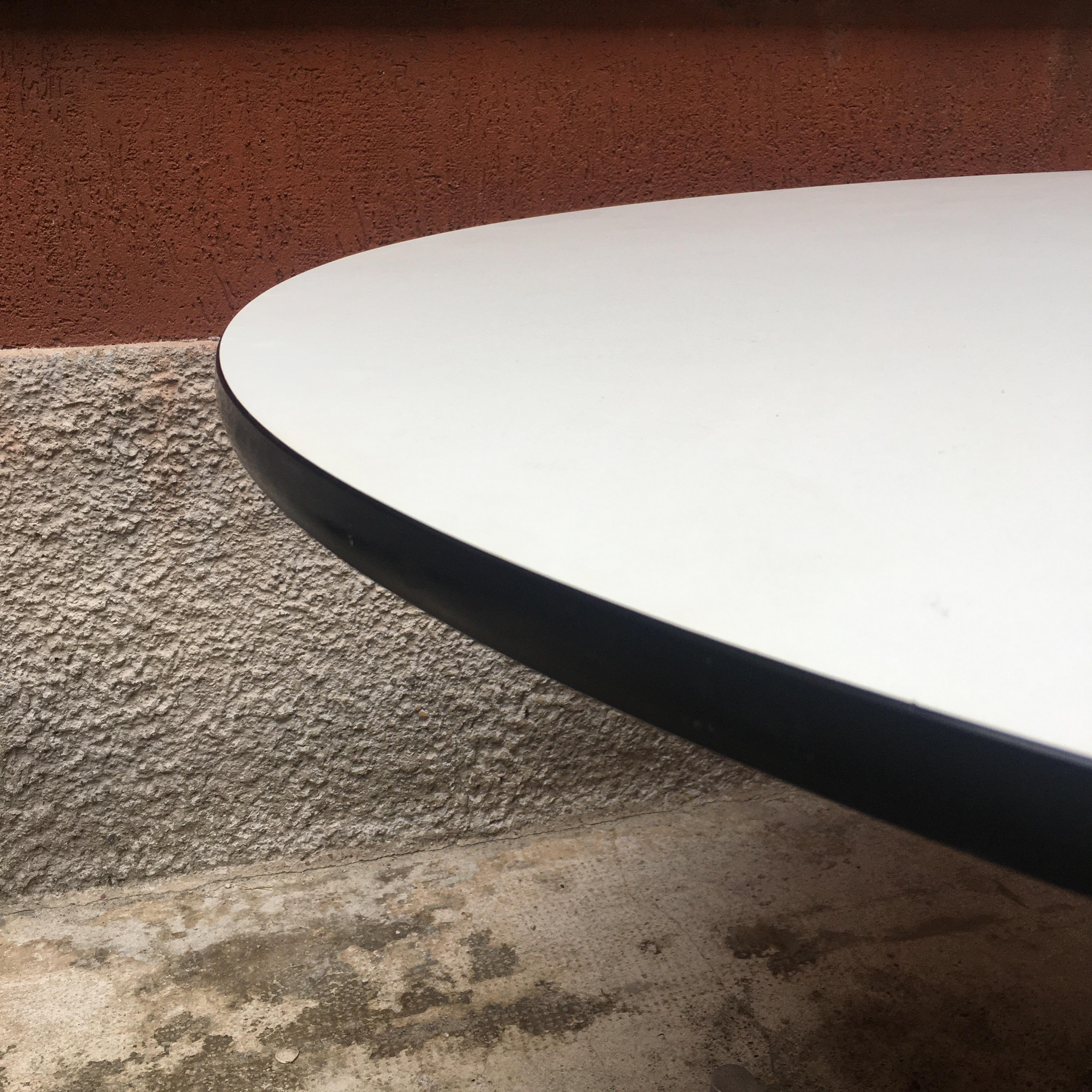 Late 20th Century Italian White Enameled Round Dining Table, 1970s