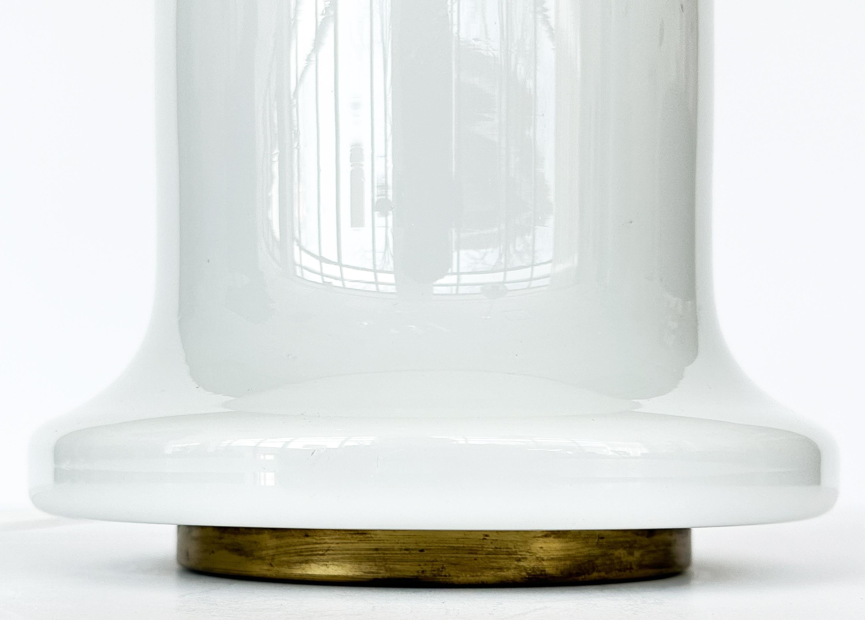 Italian White Glass and Brass Table Lamp by Goffredo Reggiani 3