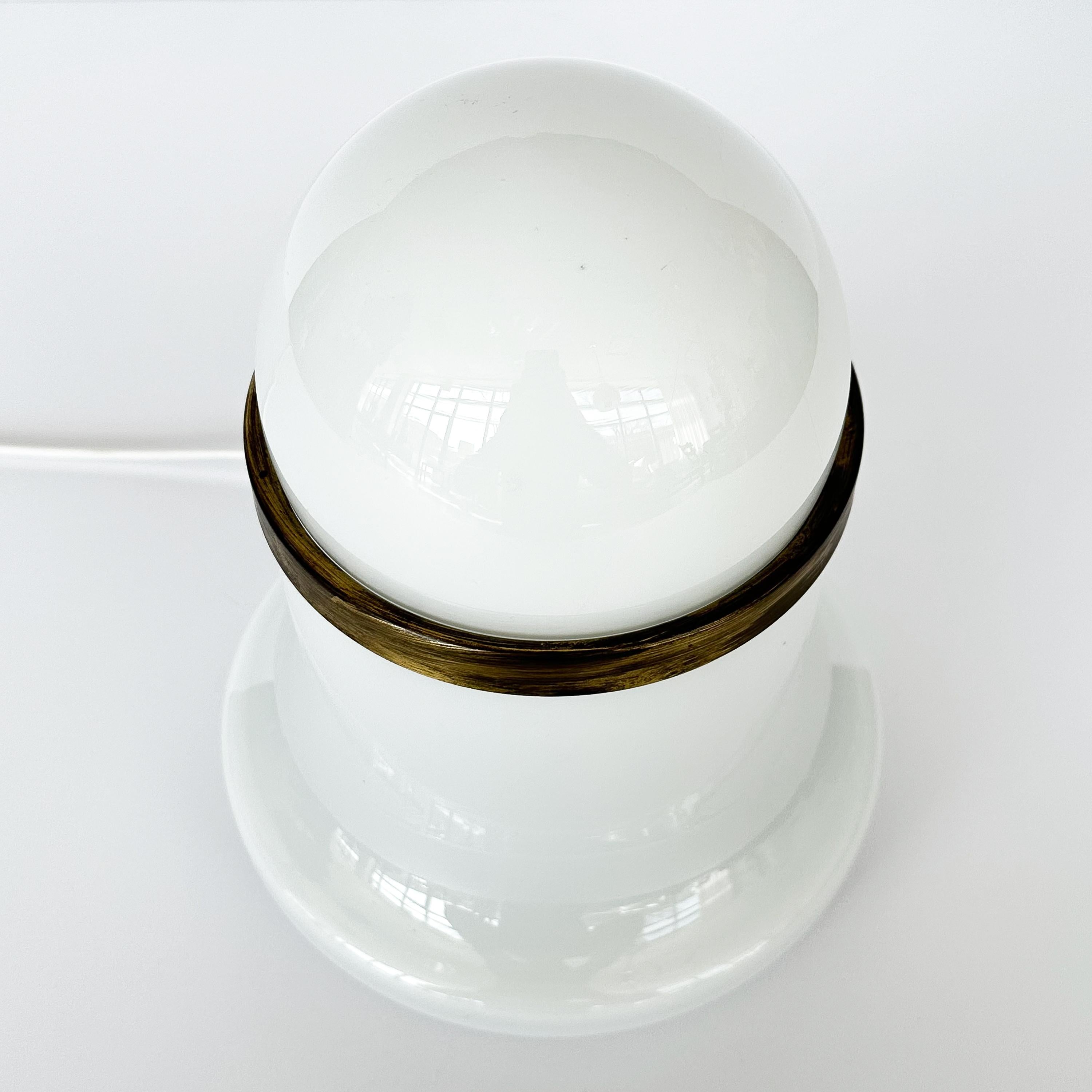 Italian White Glass and Brass Table Lamp by Goffredo Reggiani In Good Condition In Chicago, IL