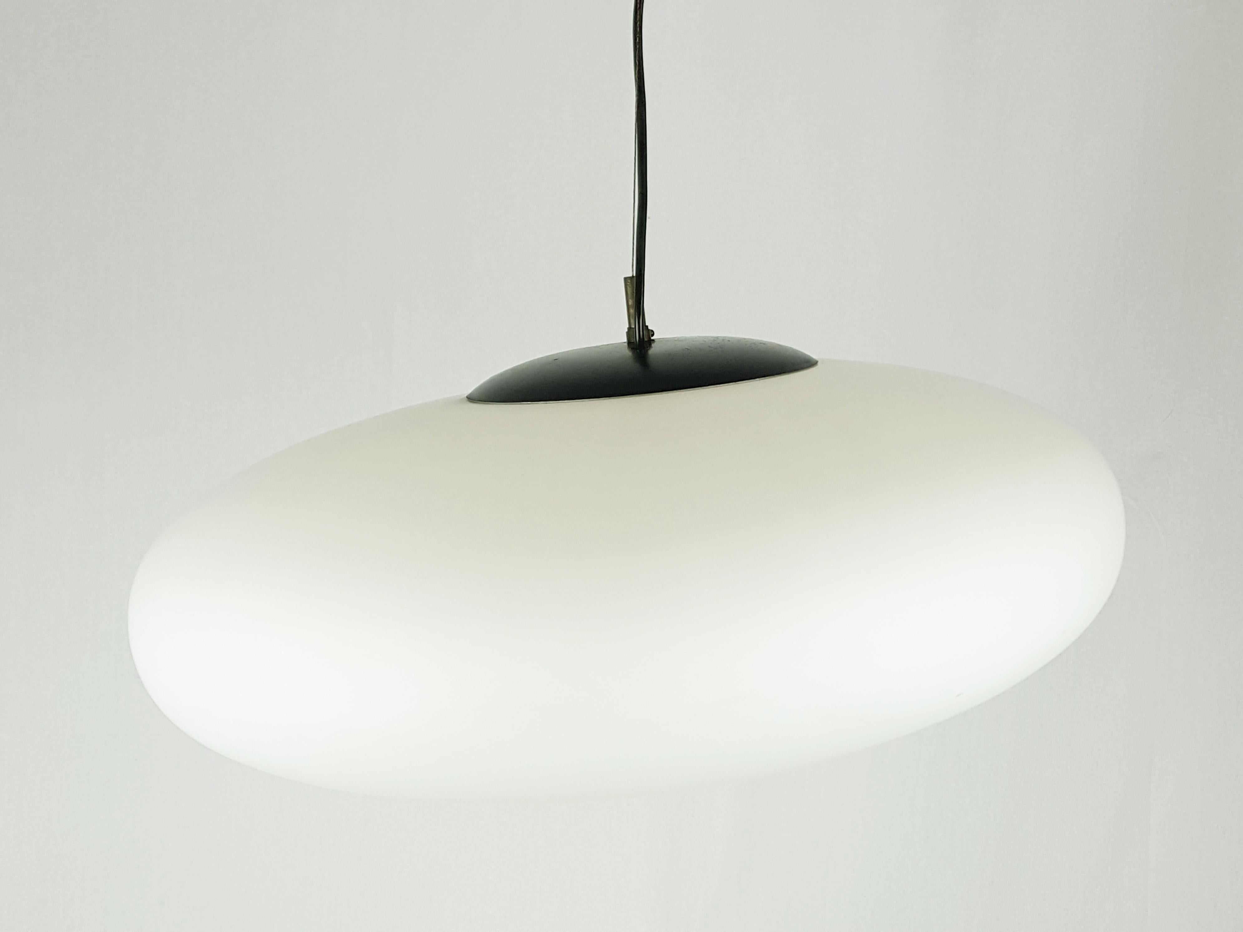 Mid-Century Modern Italian White Glass, Brass, and Black Metal Pendant Lamp Attributed to Stilnovo For Sale