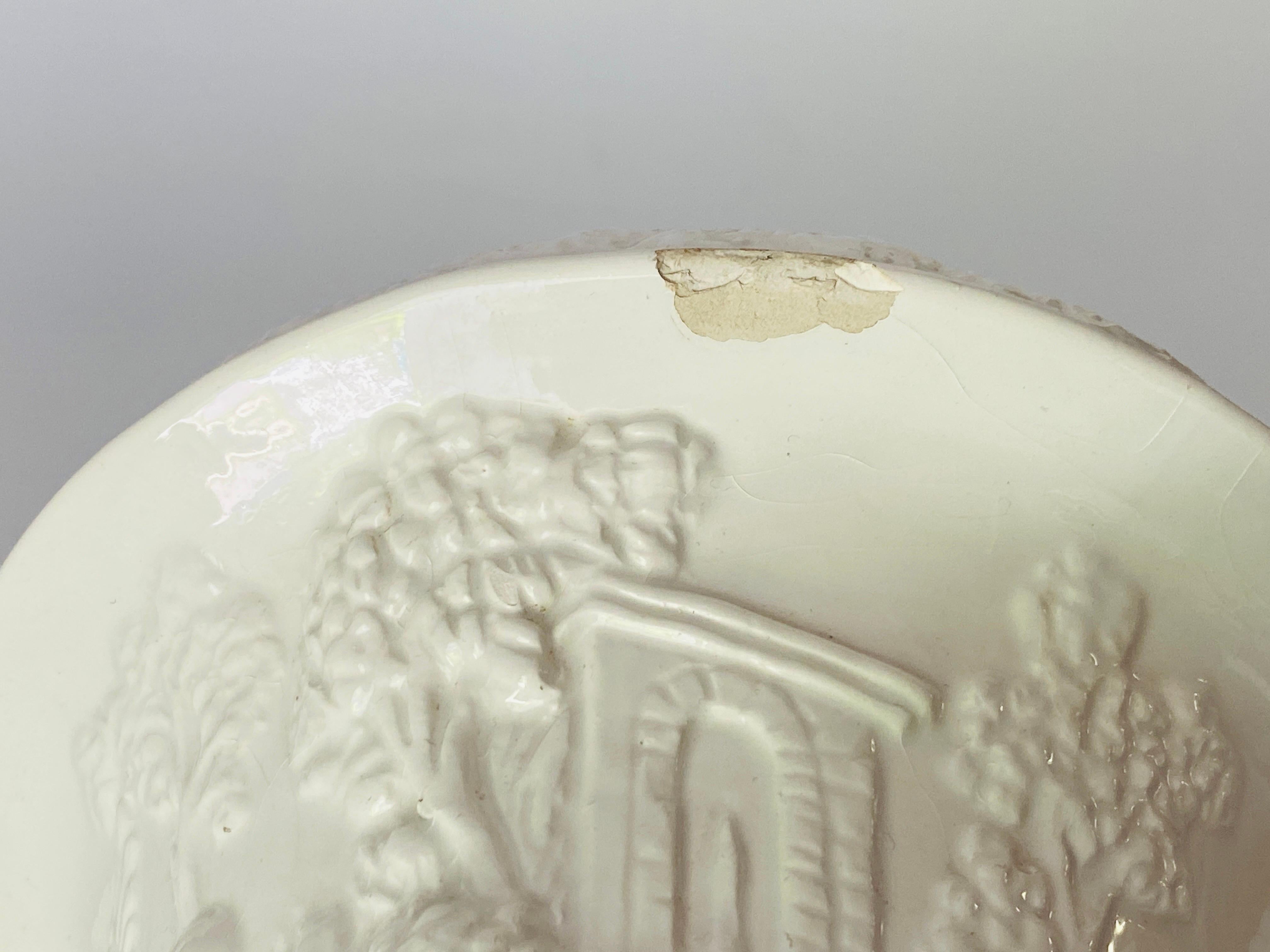 Italienische weiß glasierte Porzellanurnenvase aus glasiertem Porzellan von Bassano, um 1930 im Angebot 2