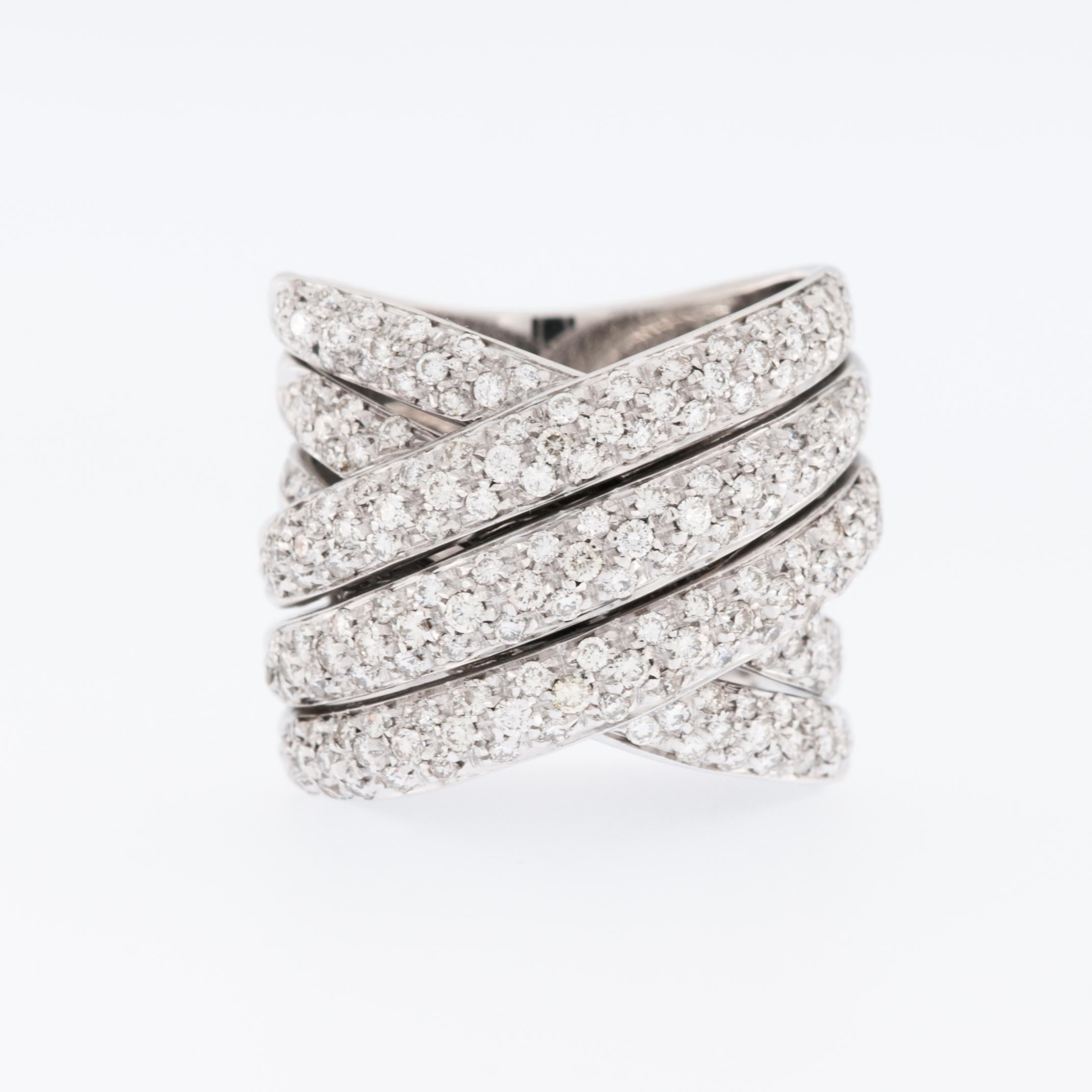 Modern Italian White Gold Band Ring with Diamonds For Sale