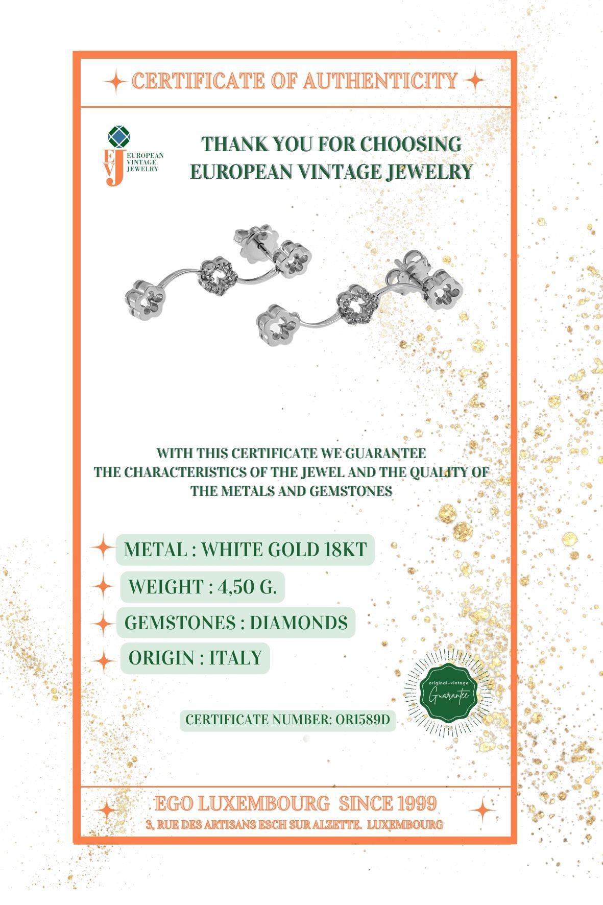 Pendants d'oreilles italiens en or blanc en forme de fleur avec diamants en vente 4