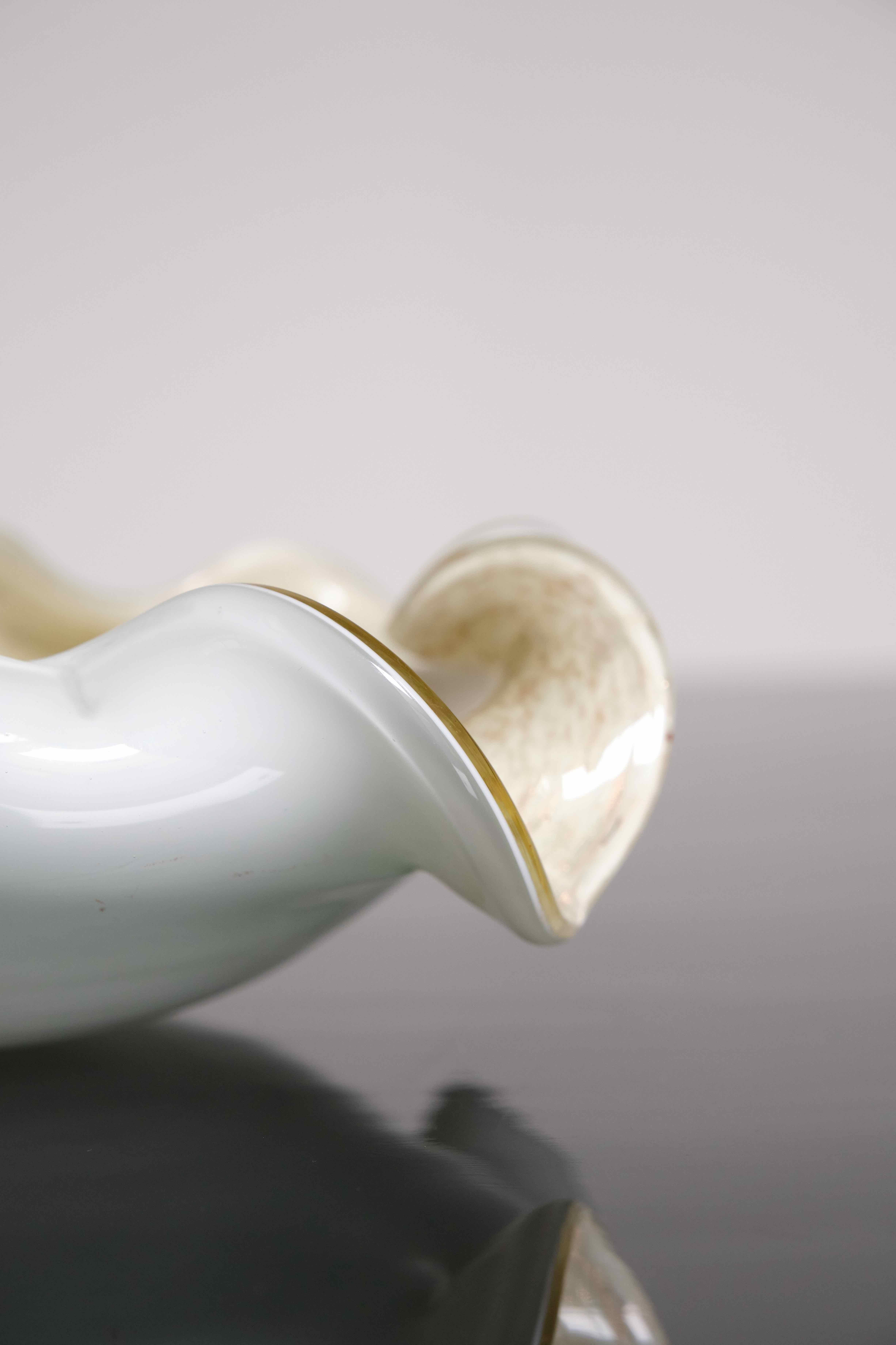 Italiano Ciotola in vetro di Murano bianco e oro in vendita