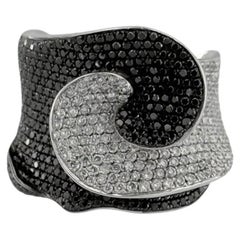 Italian White Gold Ring with Black and White Natural Diamonds