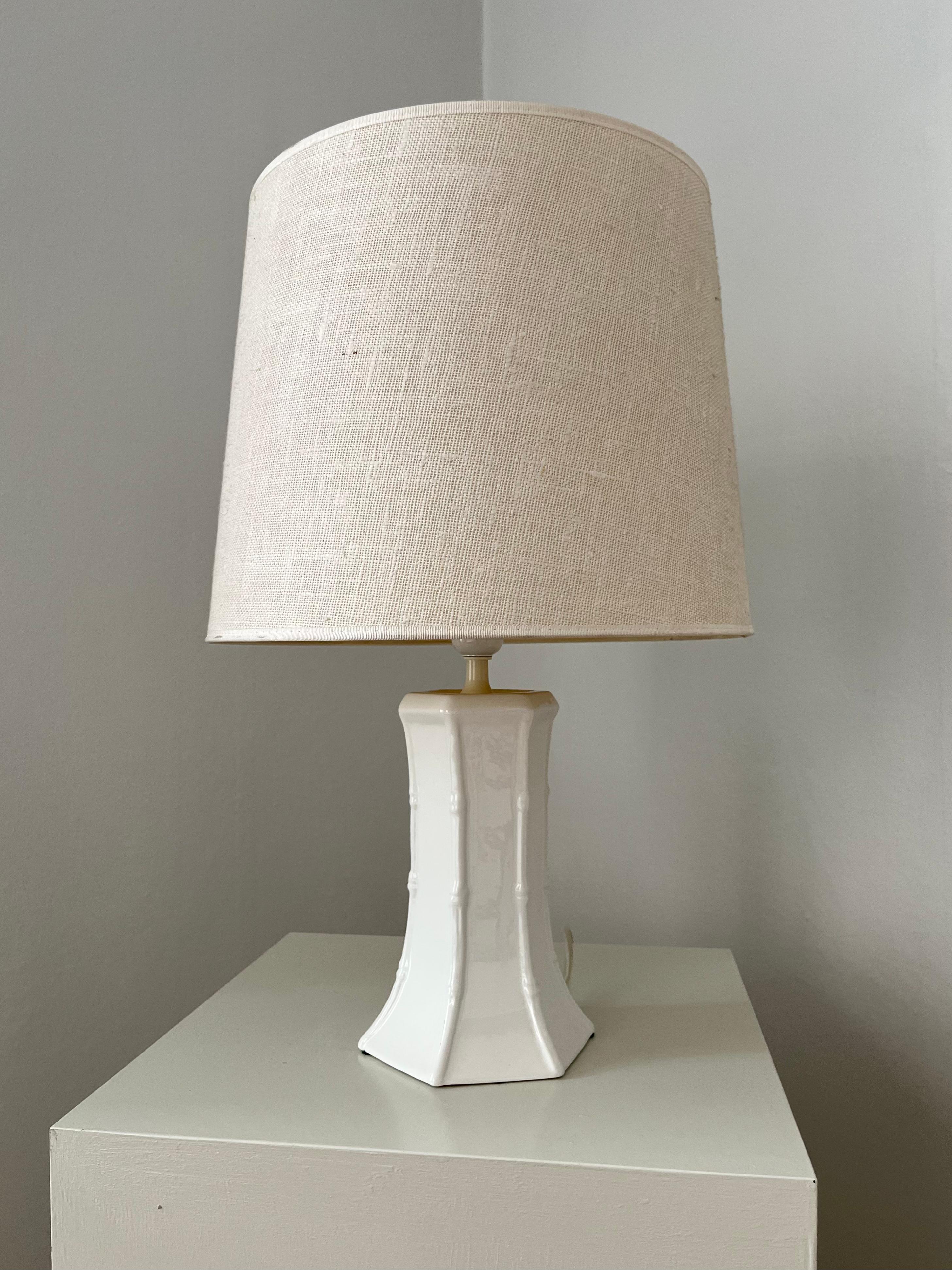 Italian white handmade porcelain table lamp in the shape of bamboo.

Very elegant and decorative table lamp in octagonal shape of bamboo.

Signed on the inside 'Hand Made in Italy'. The height is indicated including the socket. European wired for