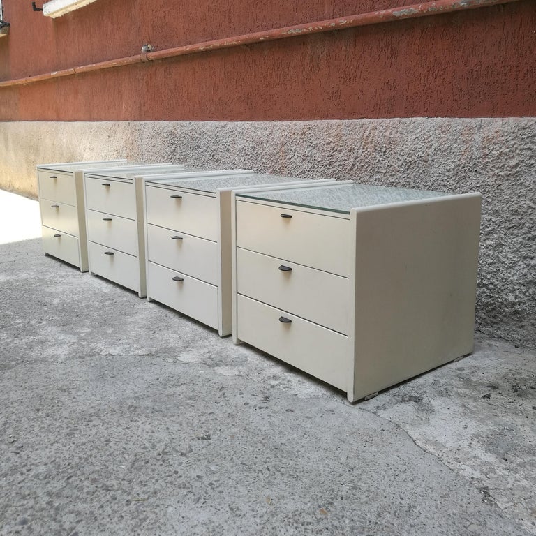 Italian White Lacquared Wood Nightstands, 1960 In Good Condition For Sale In MIlano, IT