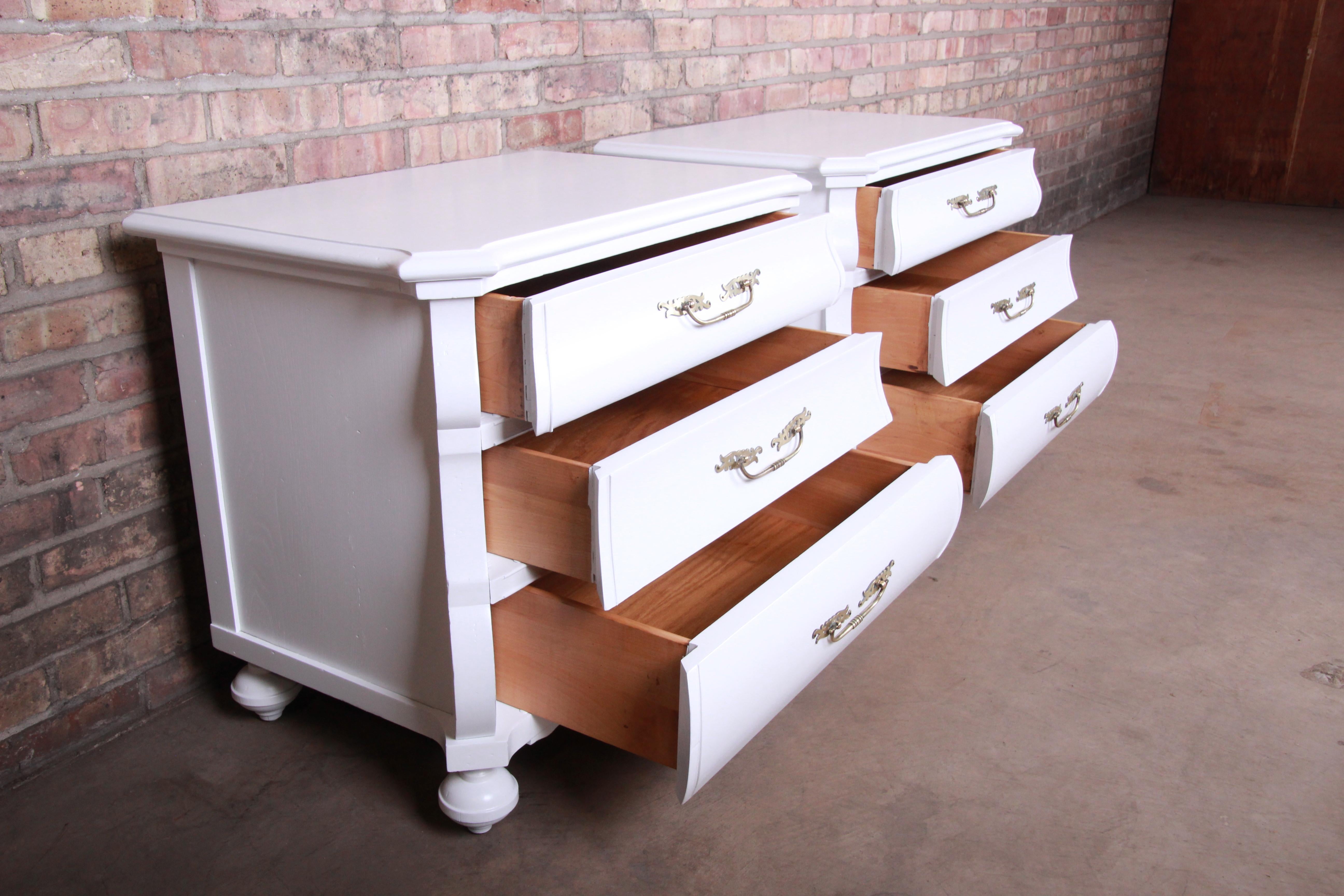 Italian White Lacquered Bombay Bedside Chests, Newly Refinished In Good Condition For Sale In South Bend, IN