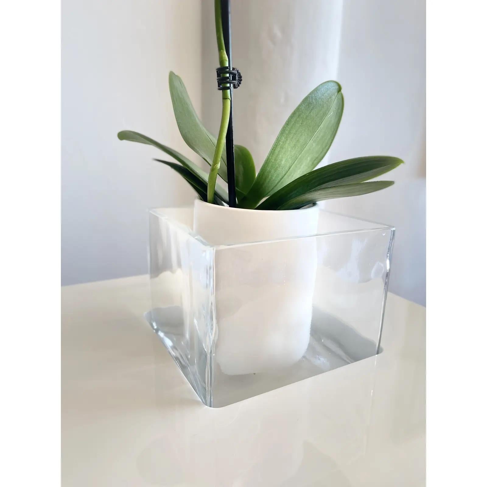 Organic Modern Italian White Lacquered Wood and Clear Glass Table Center Piece Vase For Sale