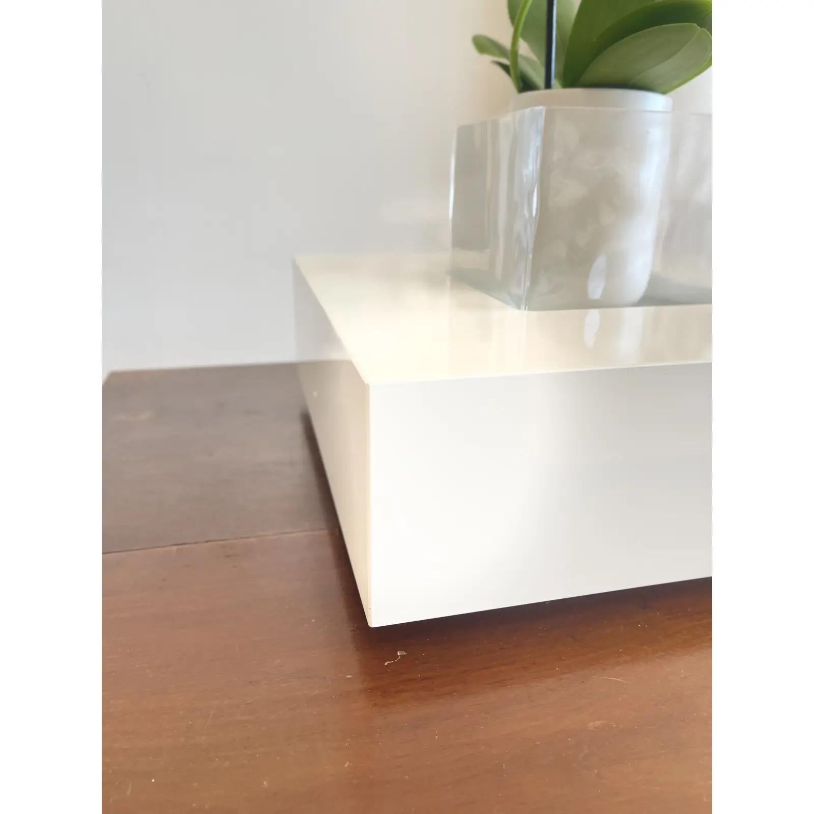 Italian White Lacquered Wood and Clear Glass Table Center Piece Vase For Sale 2