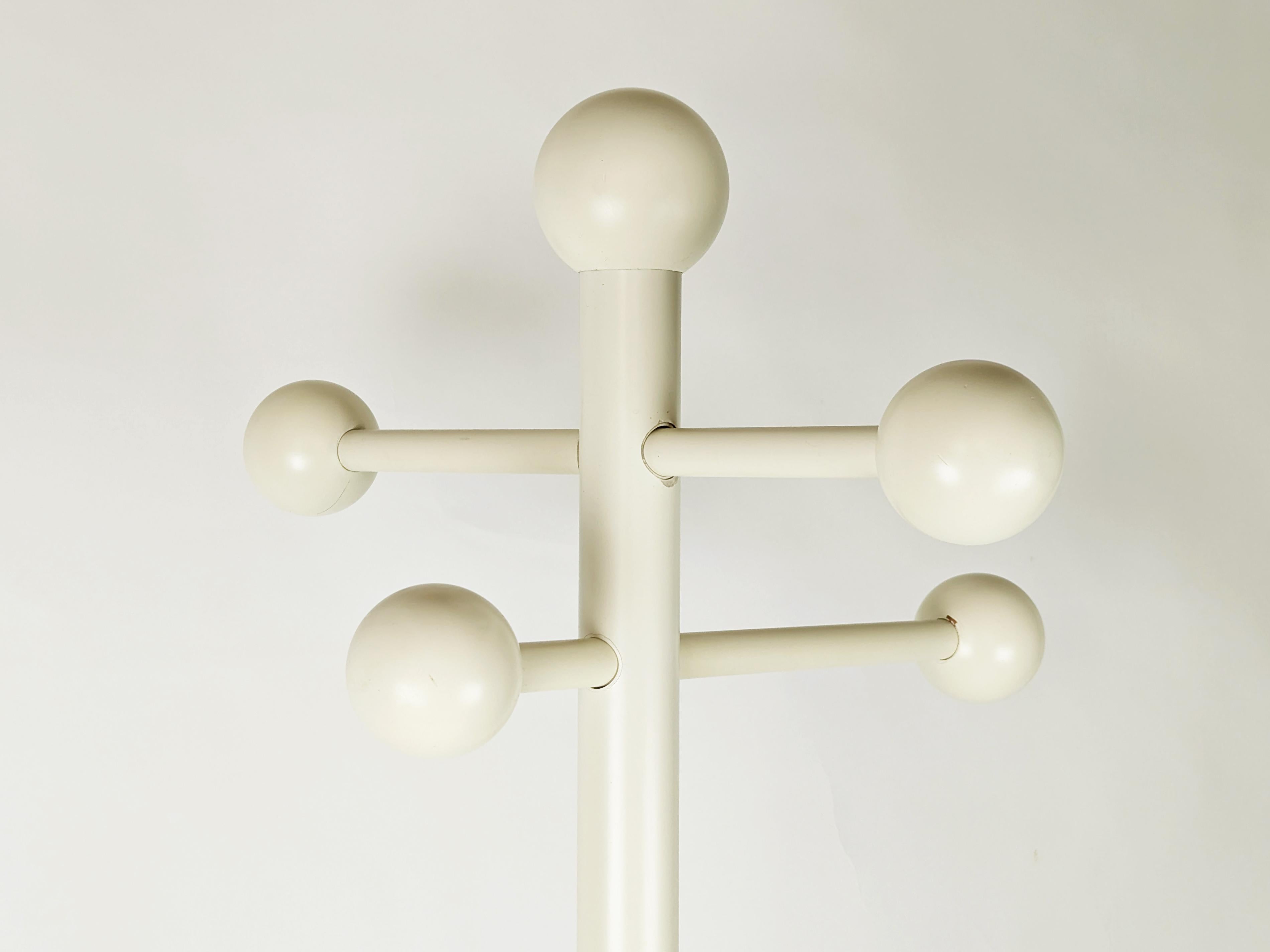 Milieu du XXe siècle Porte-manteaux sur pied italien des années 1960 en bois laqué blanc à la manière d'O. Bo en vente