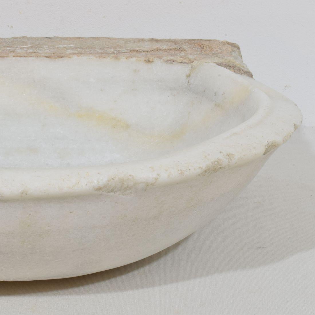 Pila o fregadero italiano de mármol blanco del siglo XVIII 3