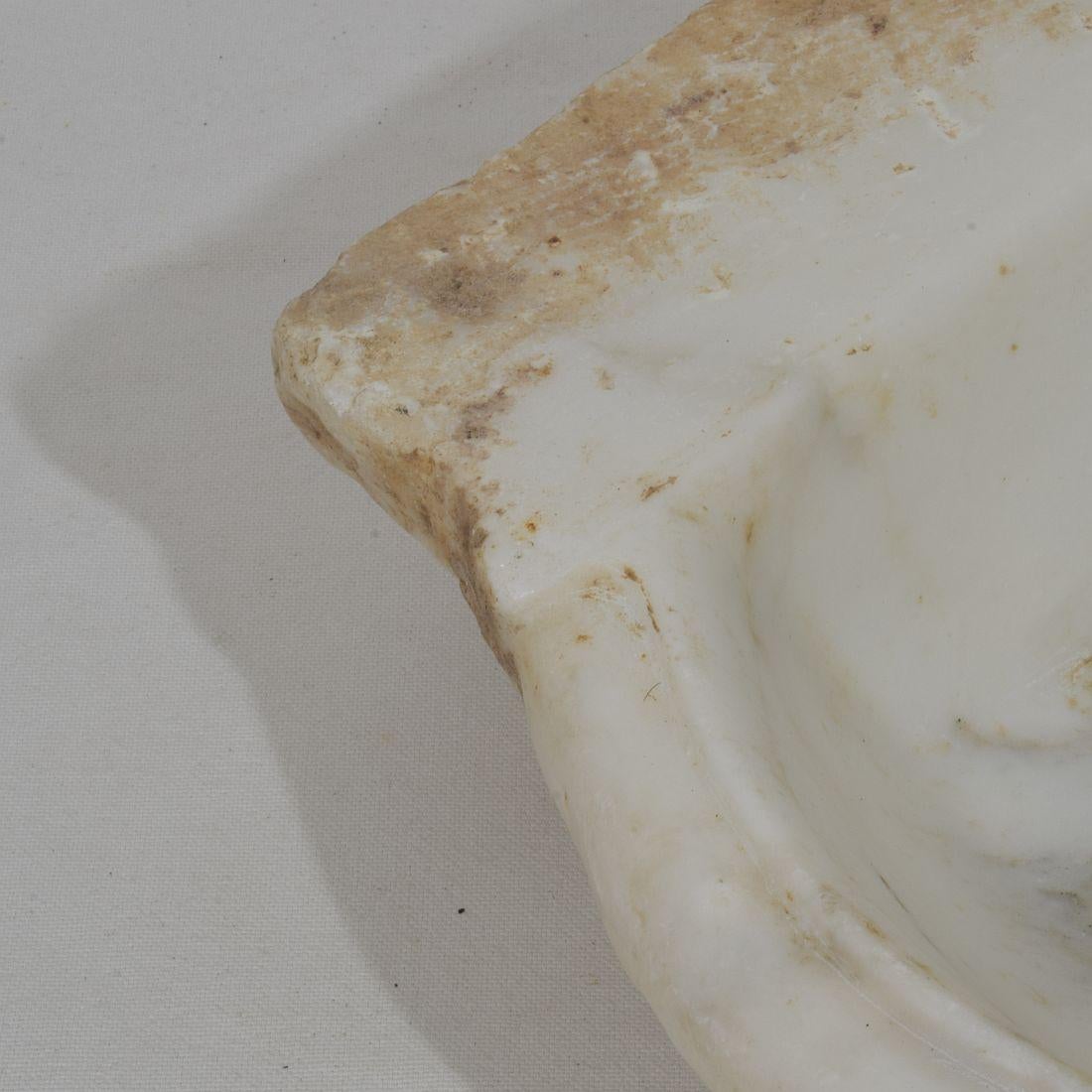 Italian White Marble 18th Century Water Basin or Sink For Sale 7