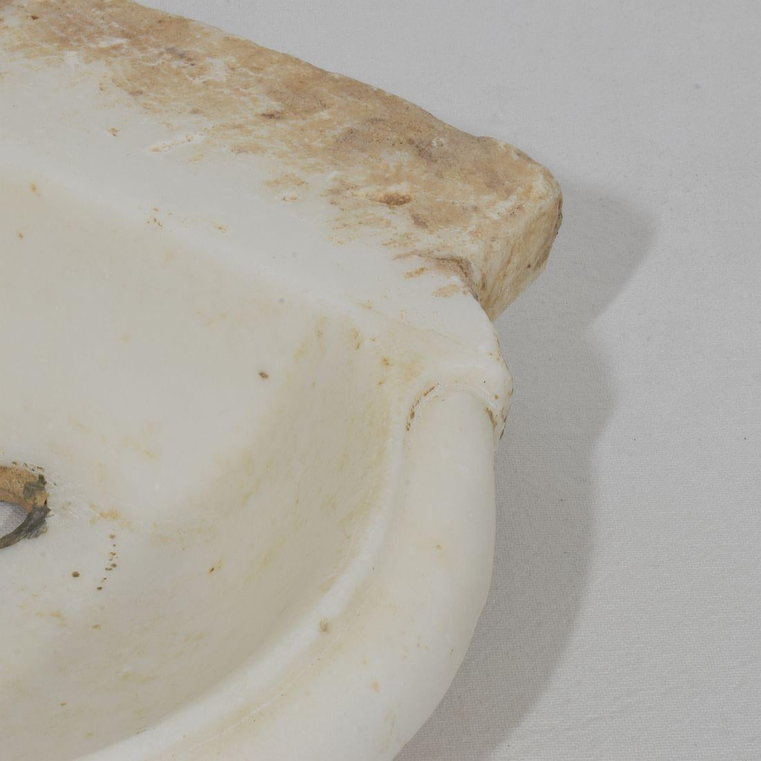Italian White Marble 18th Century Water Basin or Sink For Sale 8