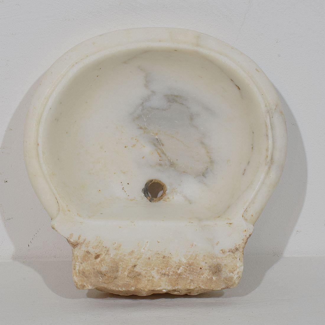 Italian White Marble 18th Century Water Basin or Sink For Sale 10