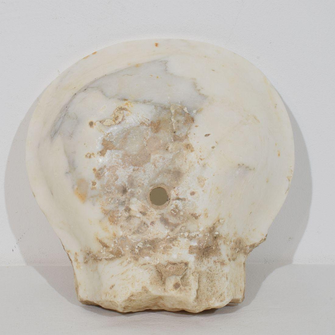 Italian White Marble 18th Century Water Basin or Sink For Sale 11