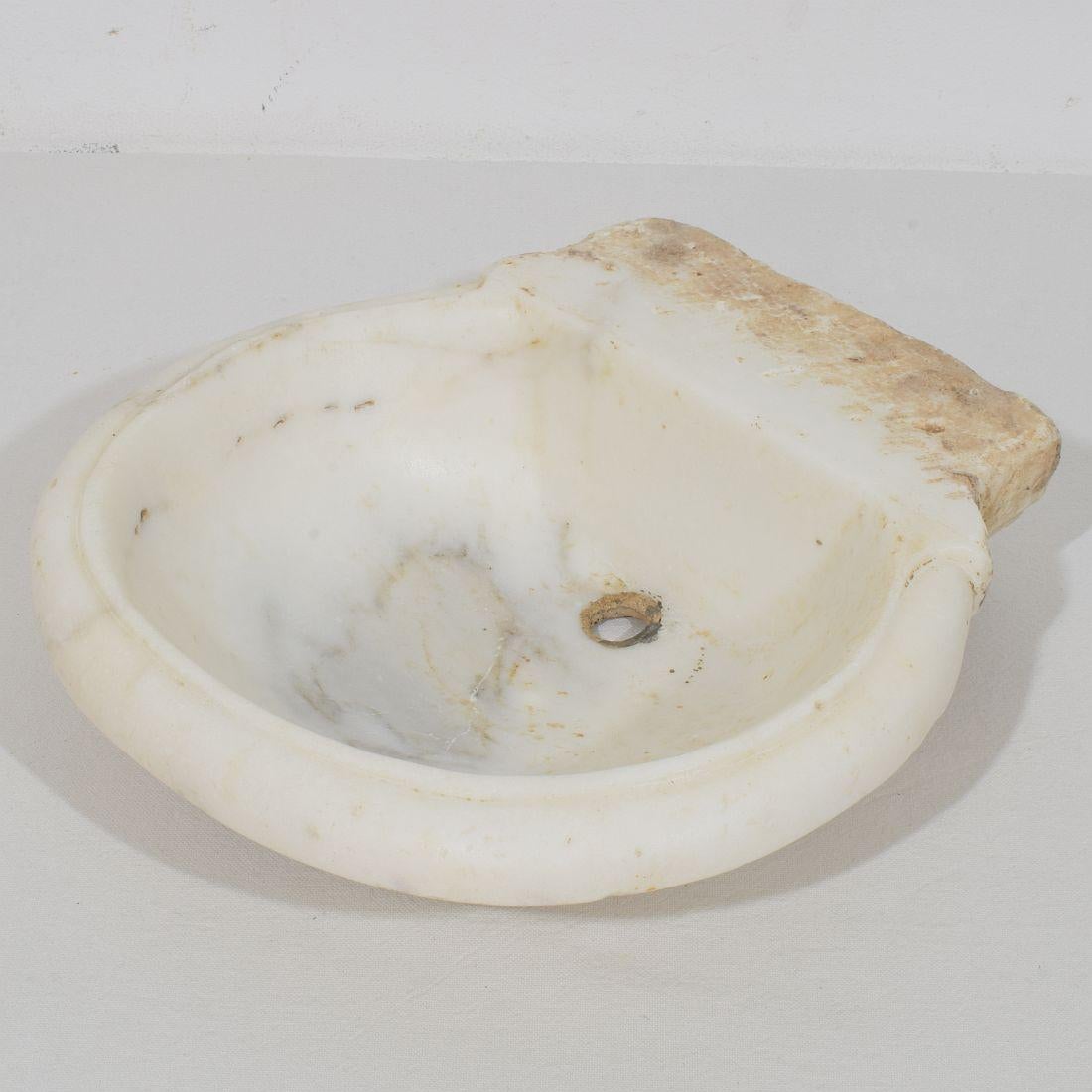 Hand-Carved Italian White Marble 18th Century Water Basin or Sink For Sale
