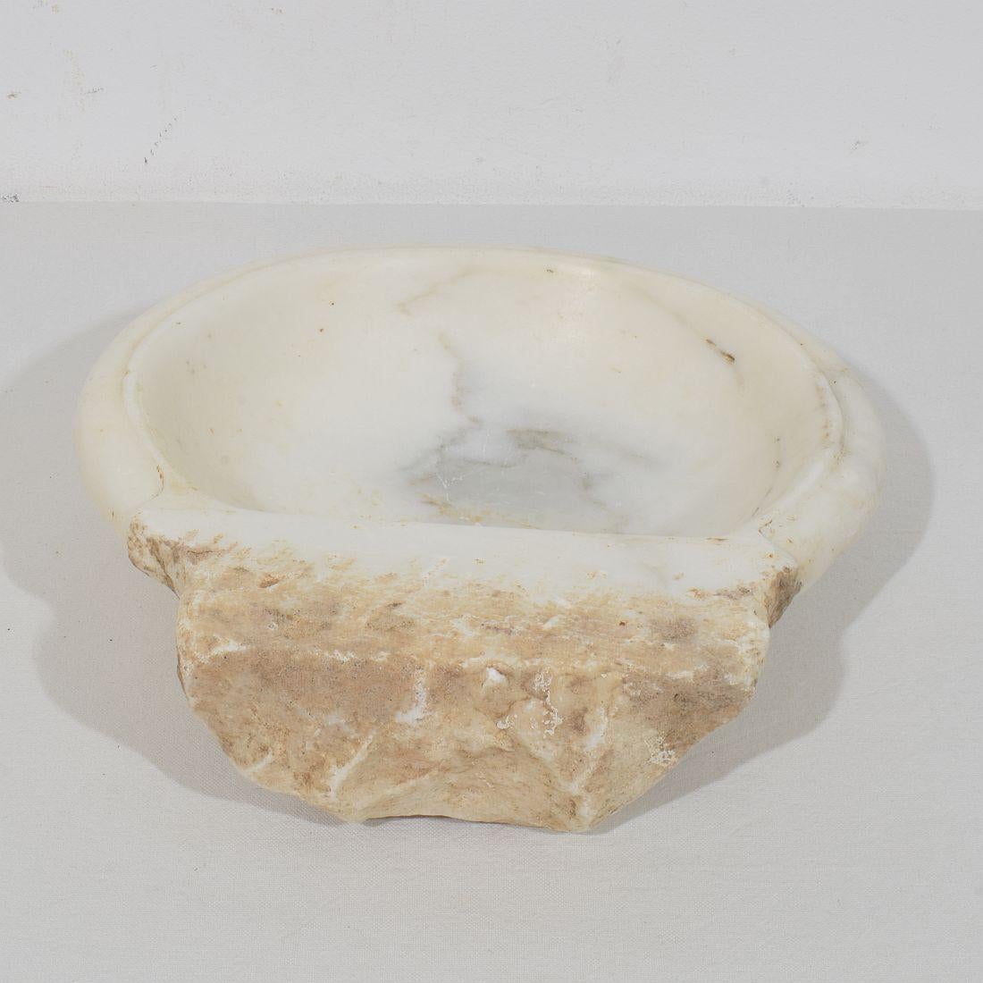 18th Century and Earlier Italian White Marble 18th Century Water Basin or Sink For Sale