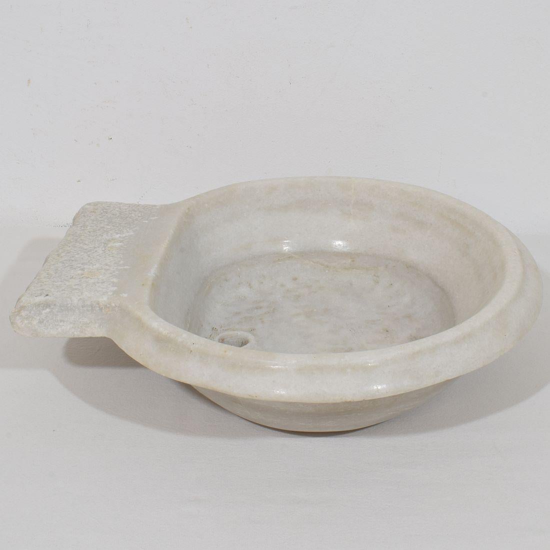 Italienisches Wasserbecken oder Spüle aus weißem Marmor aus dem 18. im Angebot 1