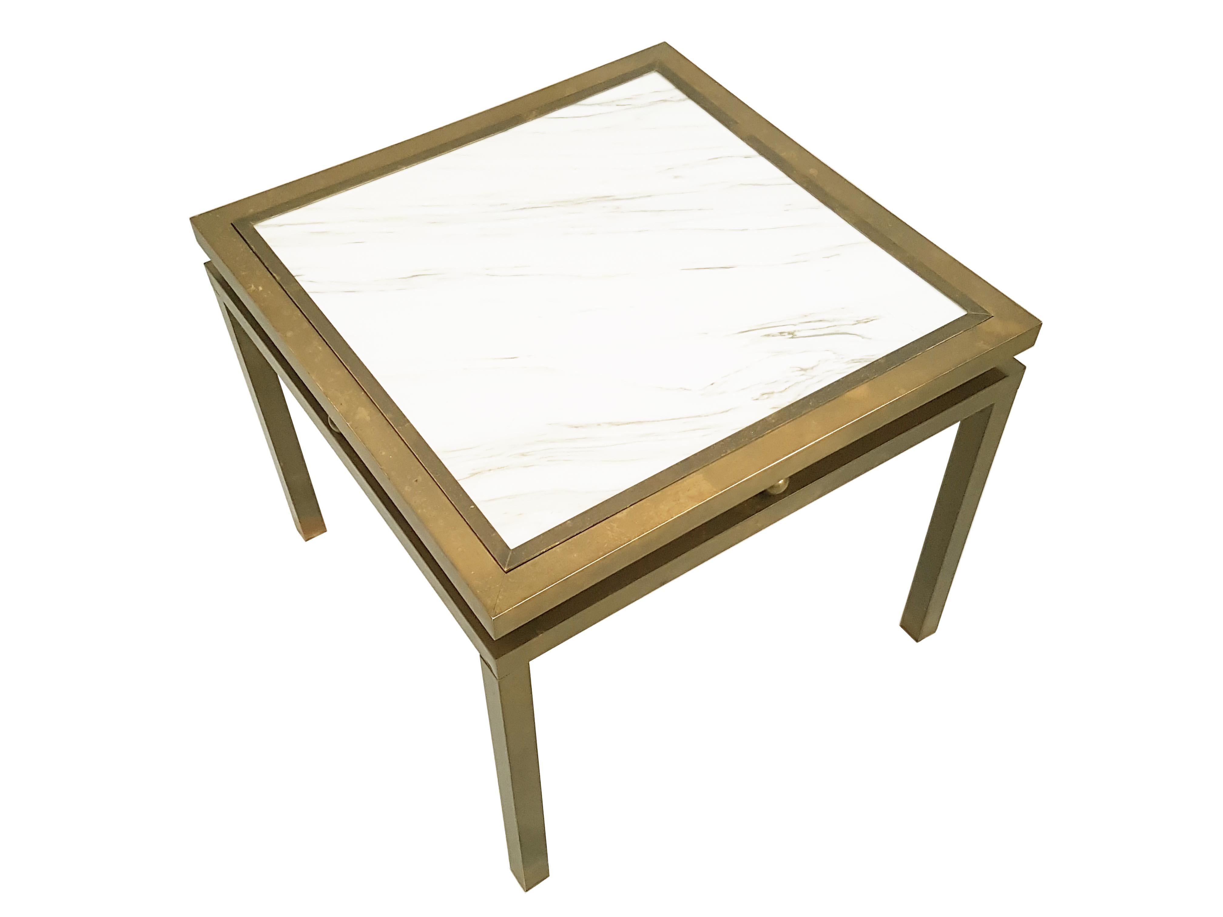 Italian White Marble and Brass 1970s Coffee Table In Good Condition For Sale In Varese, Lombardia