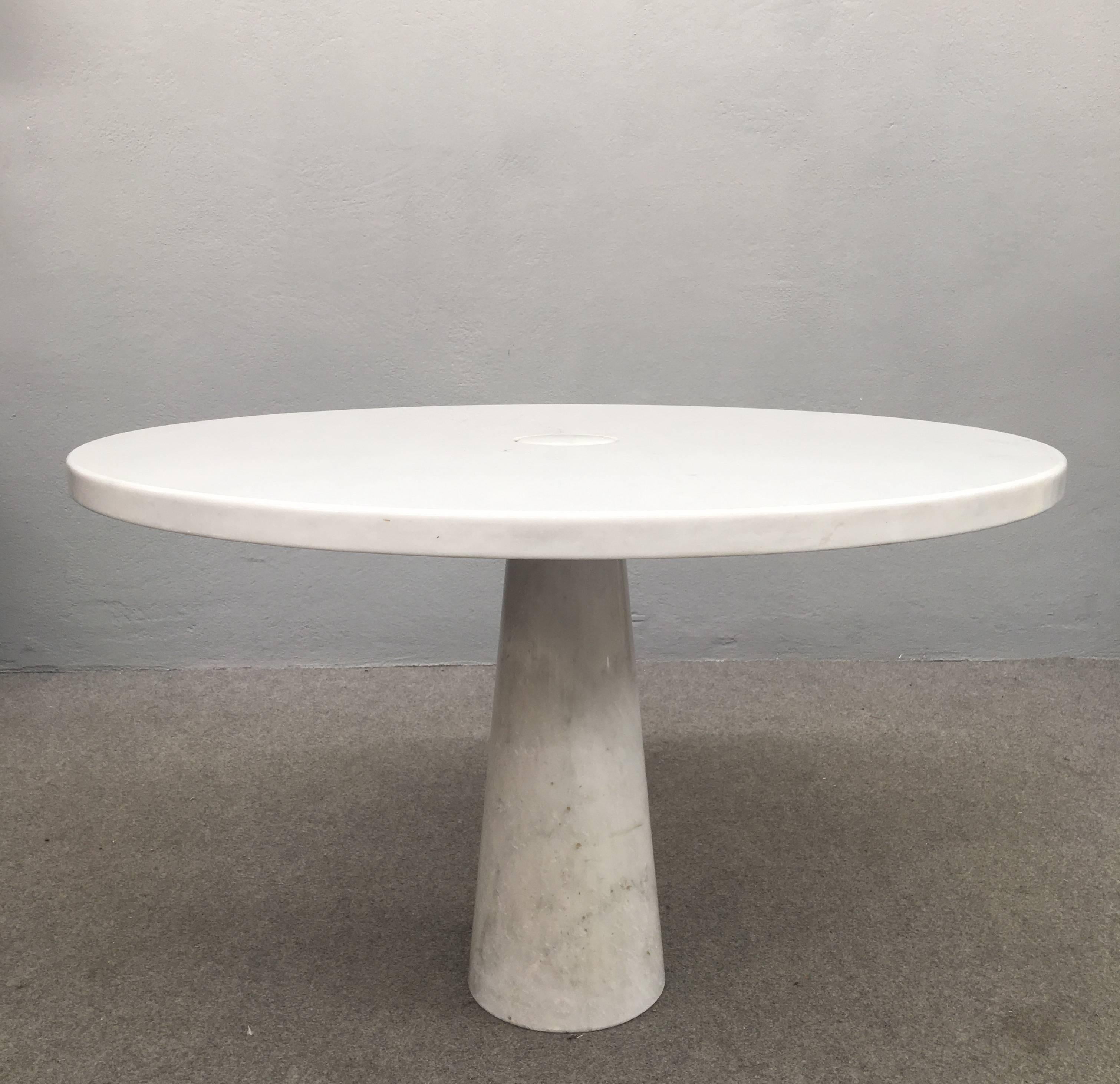 Italian White Marble Centre Table by Angelo Mangiarotti In Excellent Condition In Piacenza, Italy