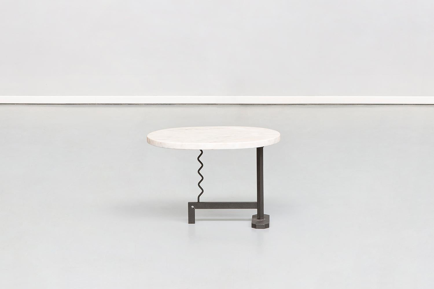 Italian white marble coffee table by Mac Architecture, 1980s
Coffee table produced by Mac Architecture, an architectural studio from Tortona, which, in addition to being a retailer of furniture for big names of the Italian design, produced custom