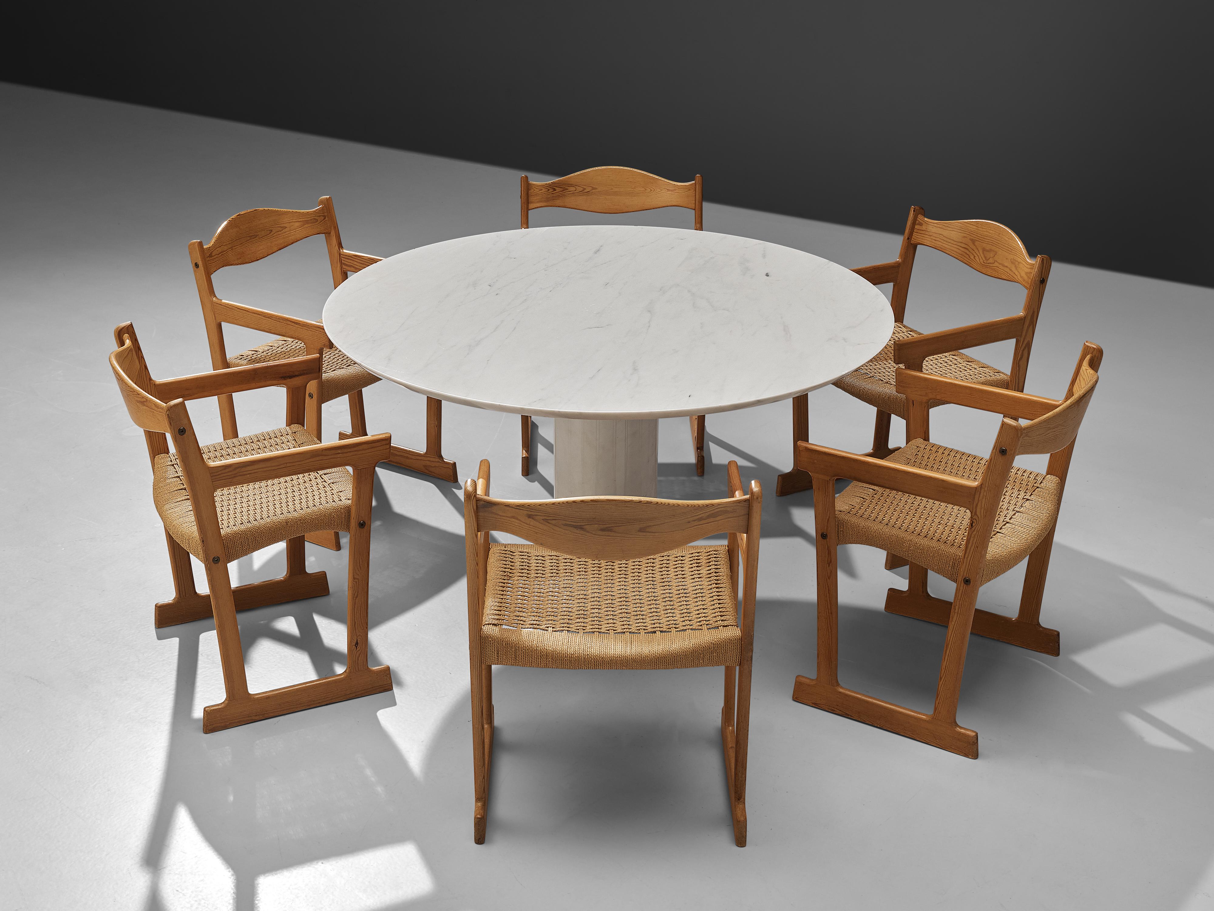 Round dining table, white marble, Italy, 1960s

This wonderful combination of wooden dining chairs around a round marble table forms a striking combination of colors and textures. The pedestal table stands on a cylindric base and a round feet.