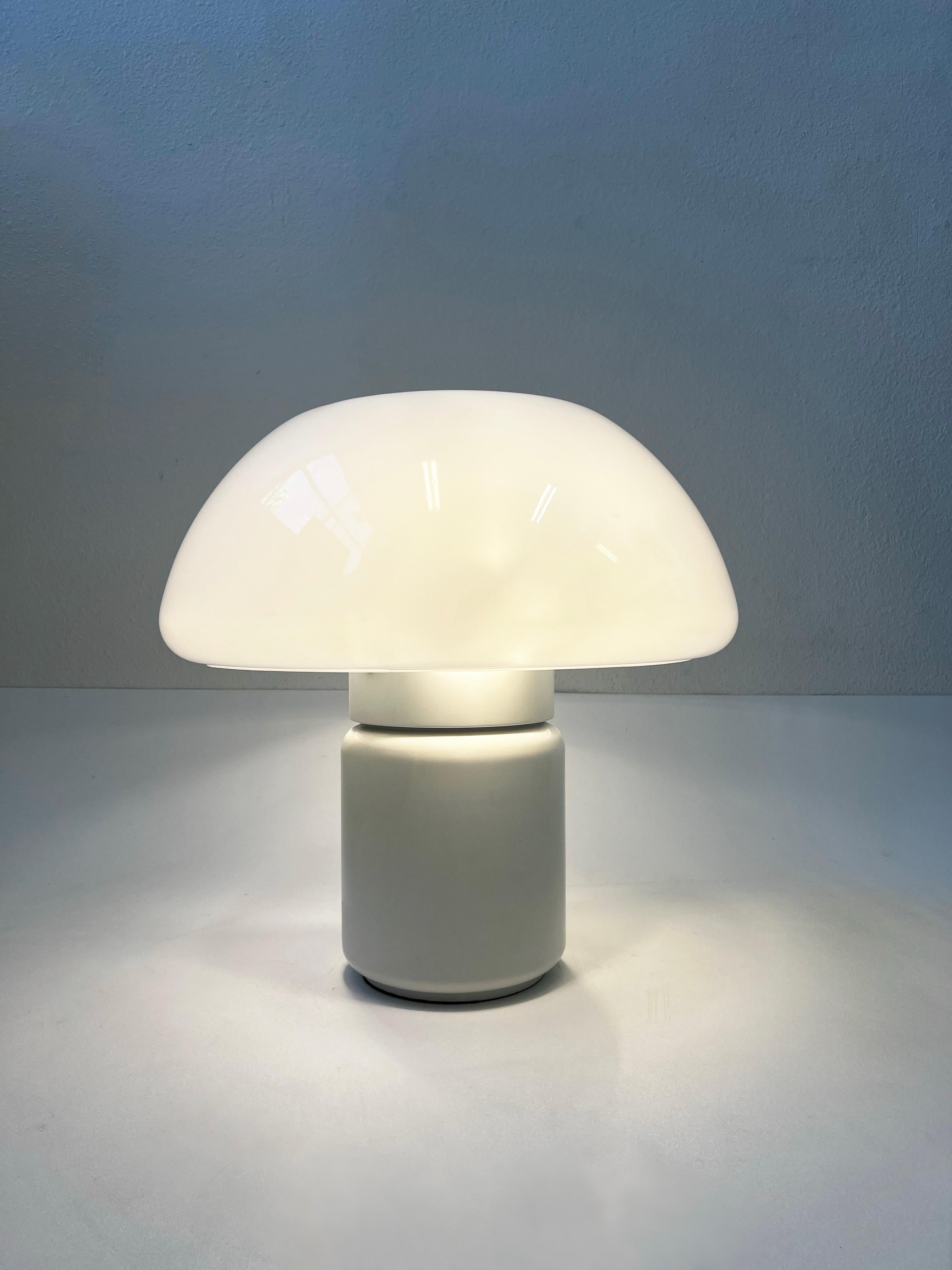 1970’s Mod 625 table lamp by Italian designer Elio Martinelli. 
Constructed of white powder coated metal with a white acrylic shade.
In original vintage condition shows minor wear consistent with age. 

Wired for US, it takes three 40w Max regular
