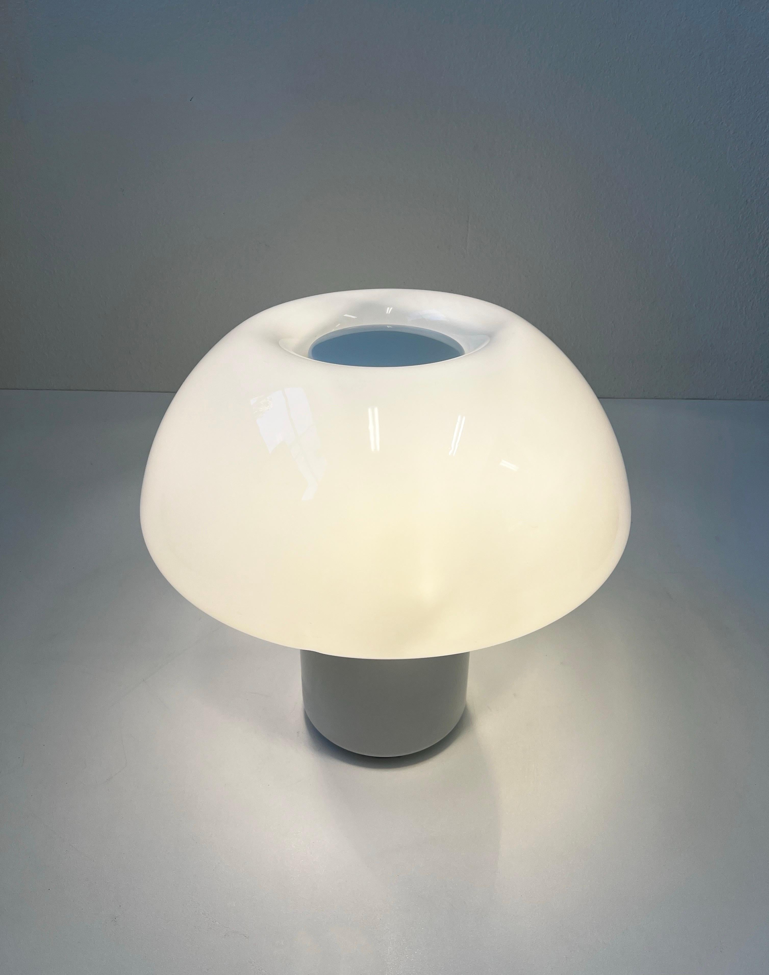 Mid-Century Modern Italian White Mushroom 625 Table Lamp by Elio Martinelli  For Sale