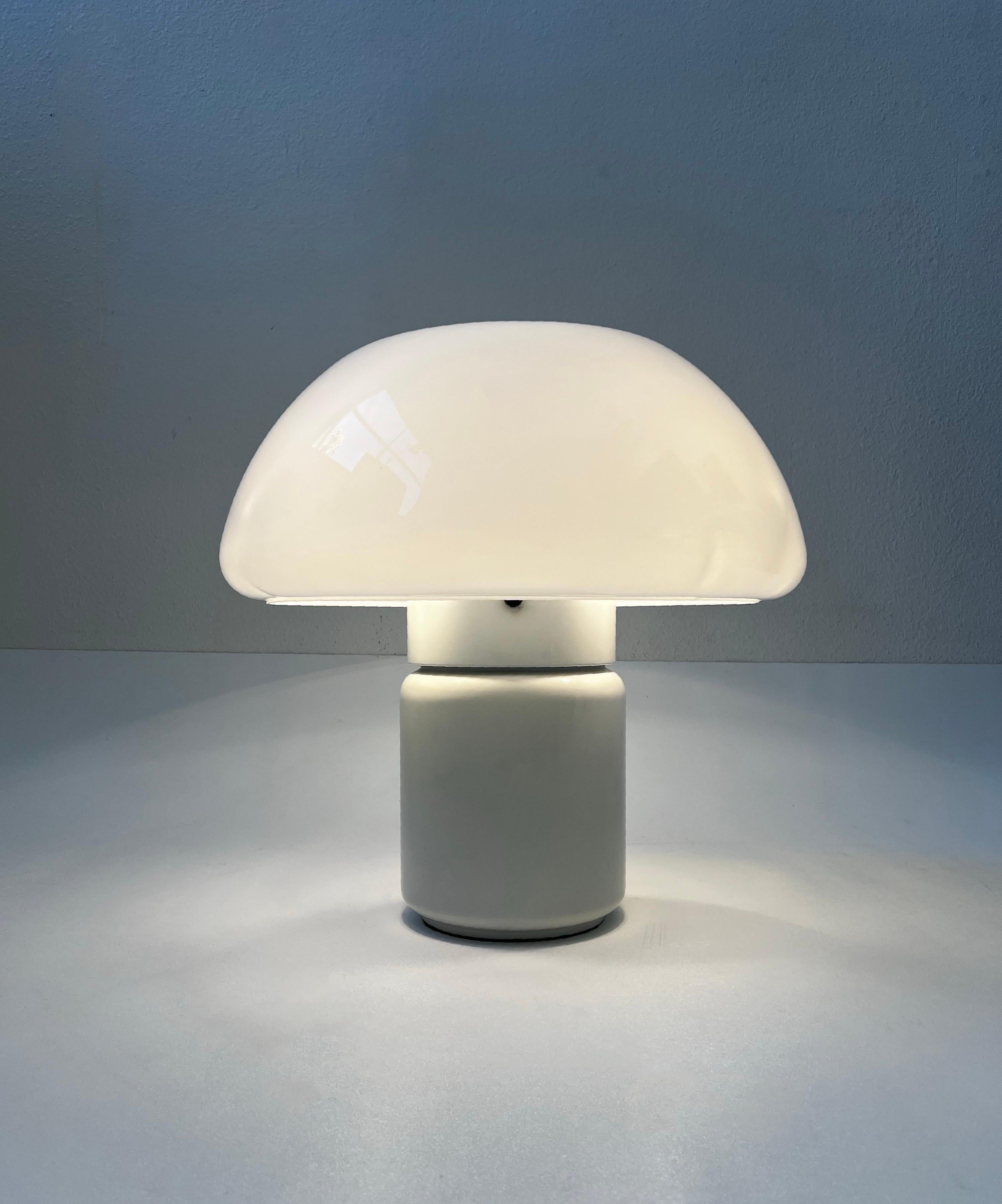 Hand-Crafted Italian White Mushroom 625 Table Lamp by Elio Martinelli  For Sale