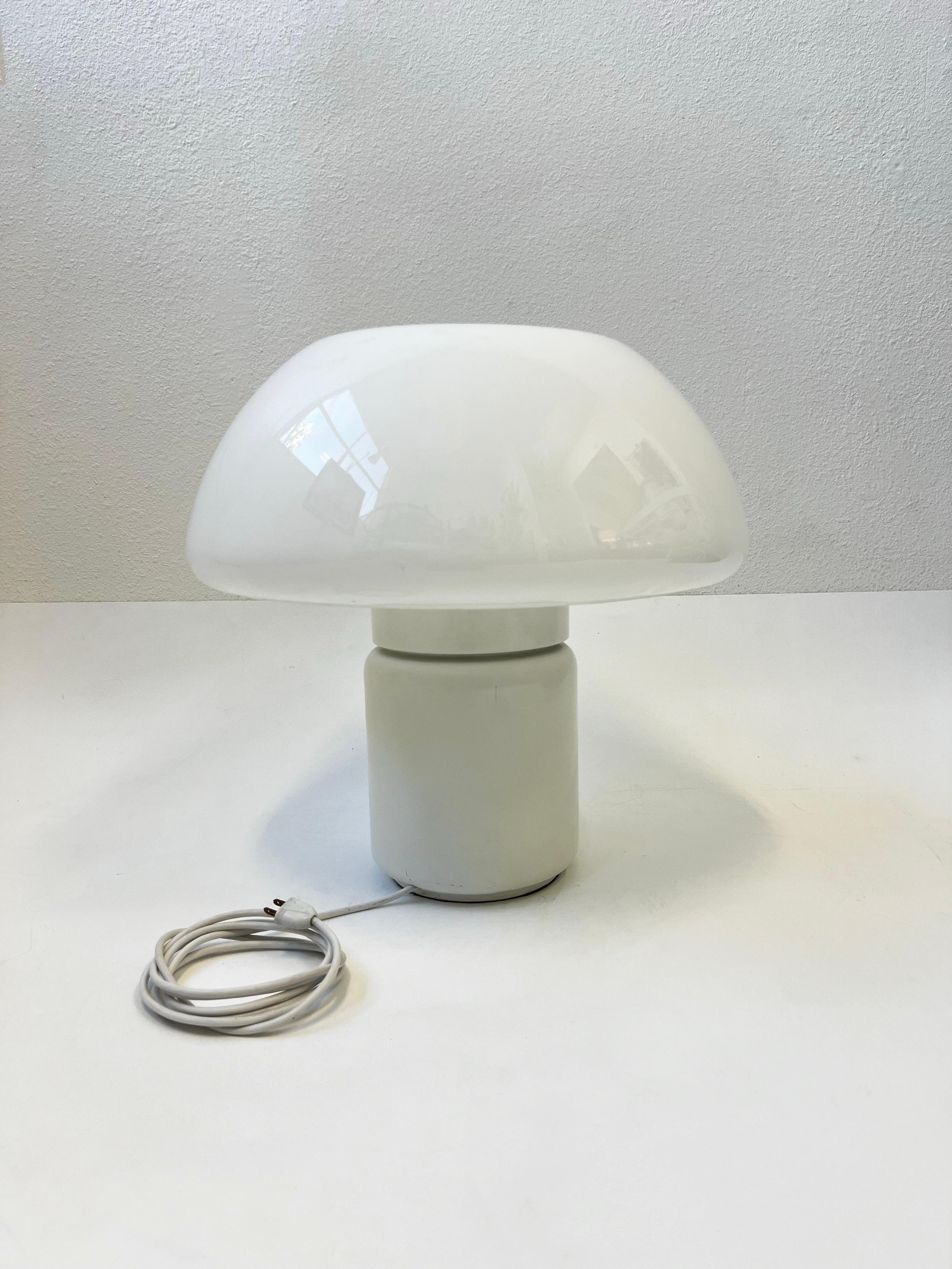 Late 20th Century Italian White Mushroom 625 Table Lamp by Elio Martinelli  For Sale