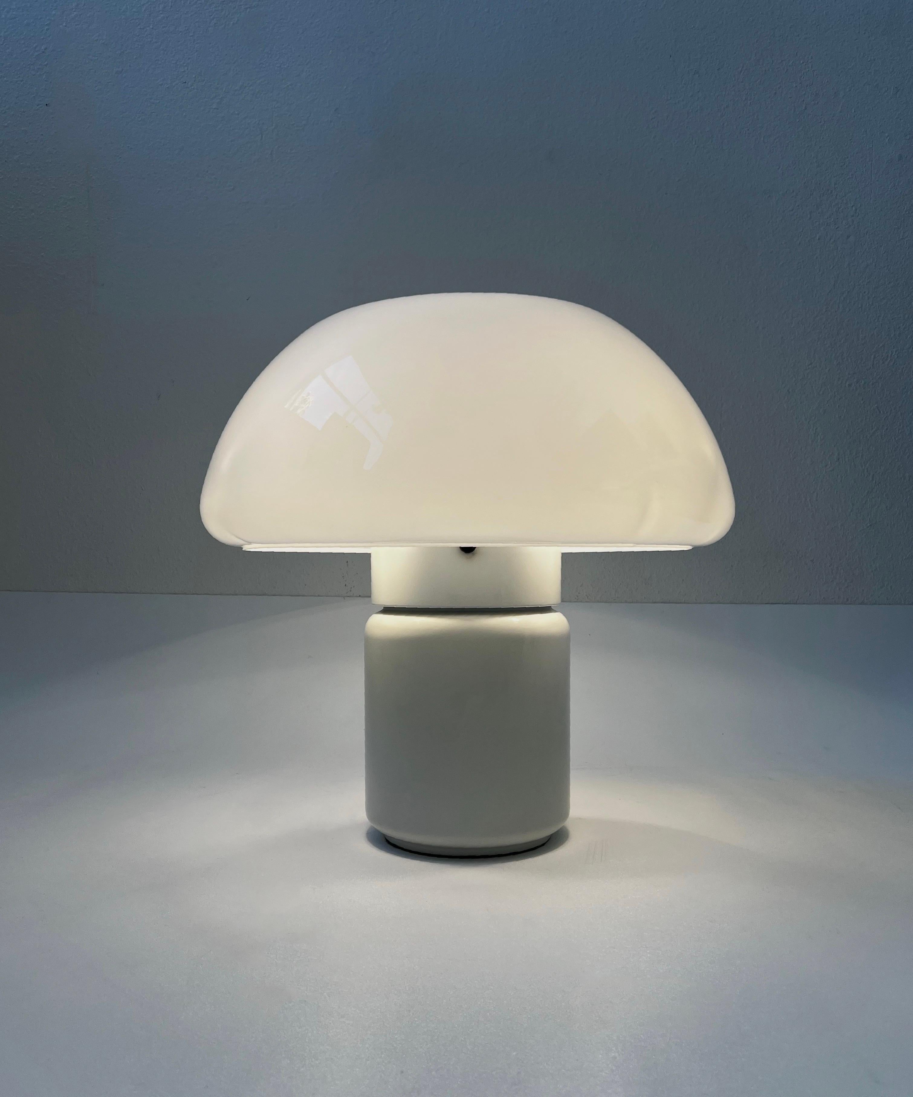 Lámpara de mesa italiana seta blanca 625 de Elio Martinelli 1