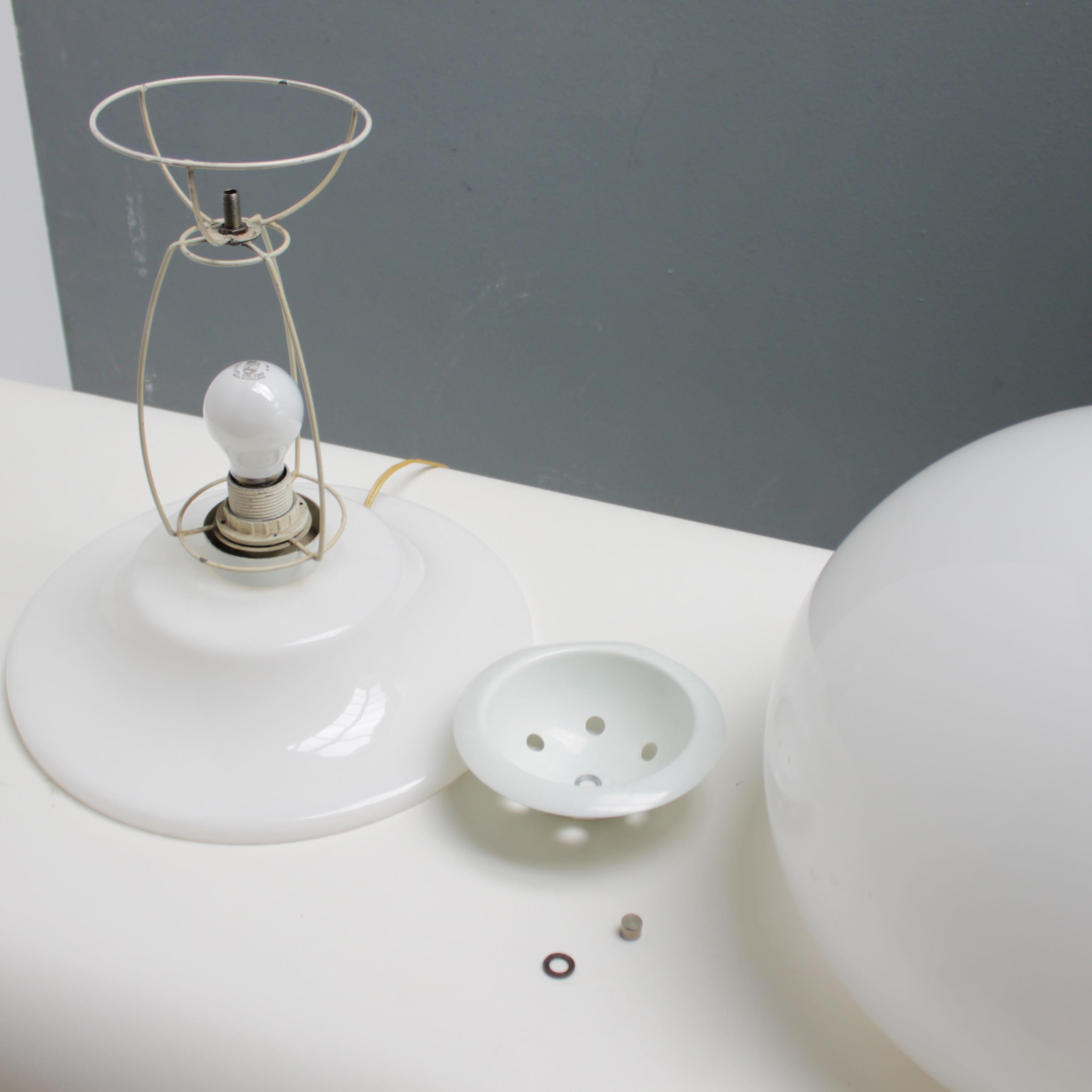 Italian White Mushroom Perspex Table Lamp 4