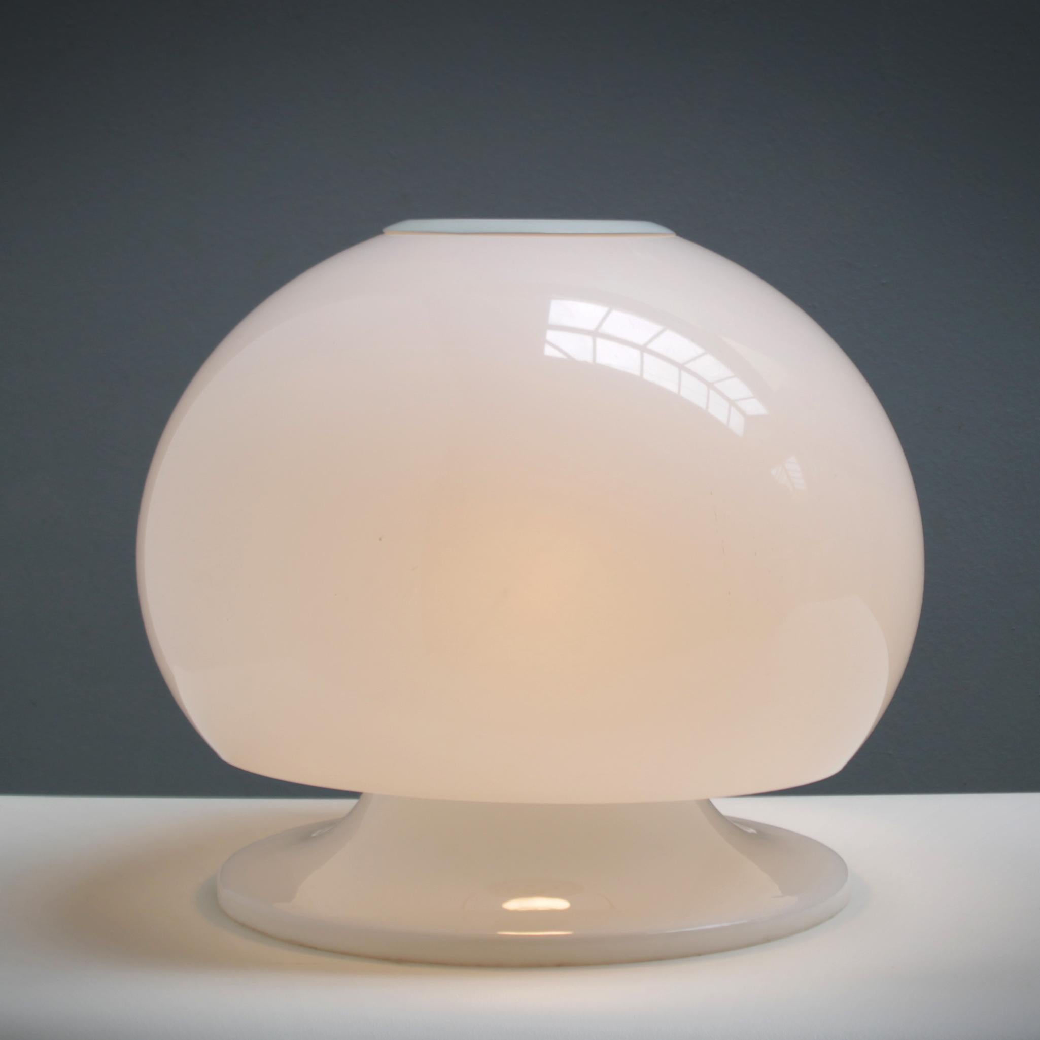 Mid-Century Modern Italian White Mushroom Perspex Table Lamp