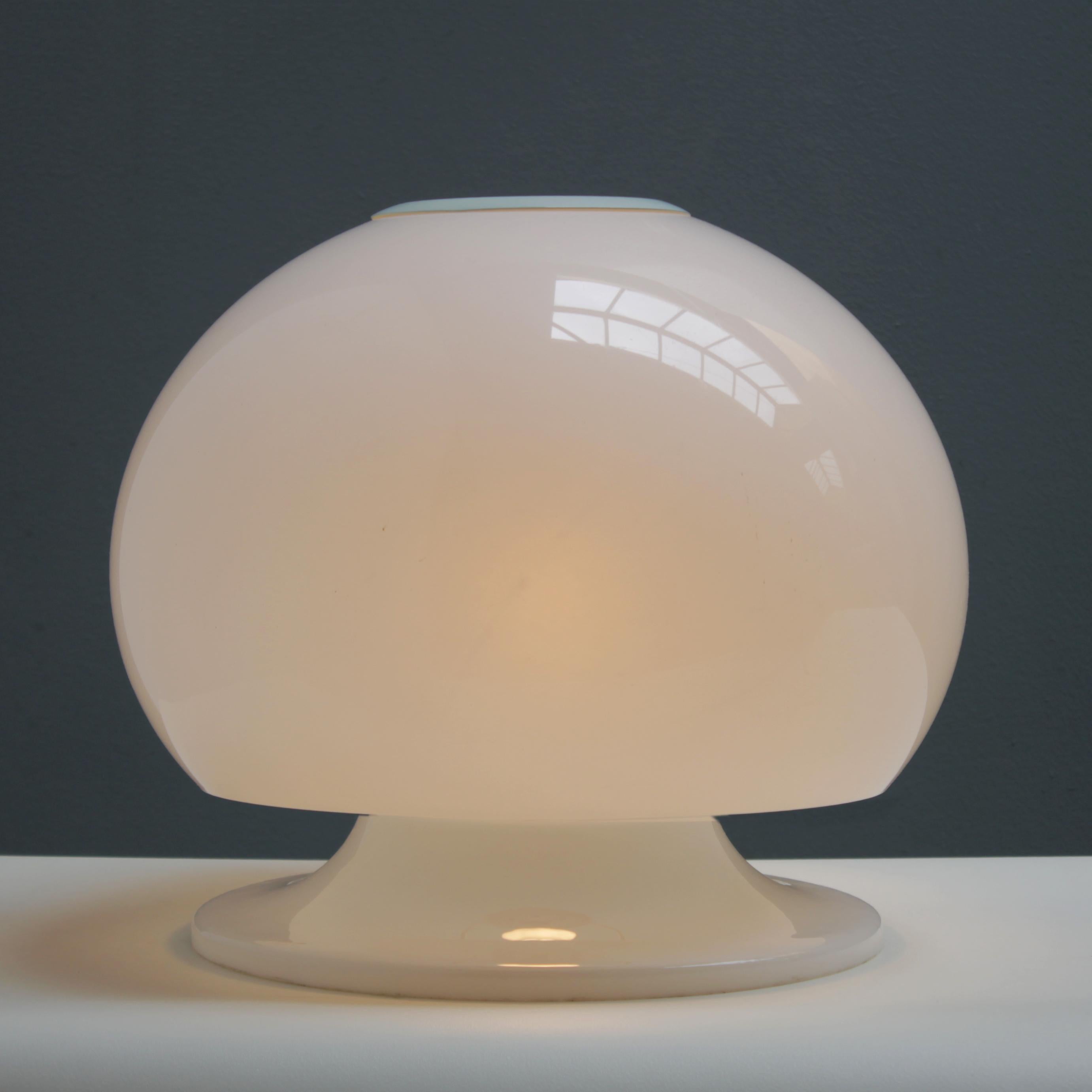 Mid-20th Century Italian White Mushroom Perspex Table Lamp