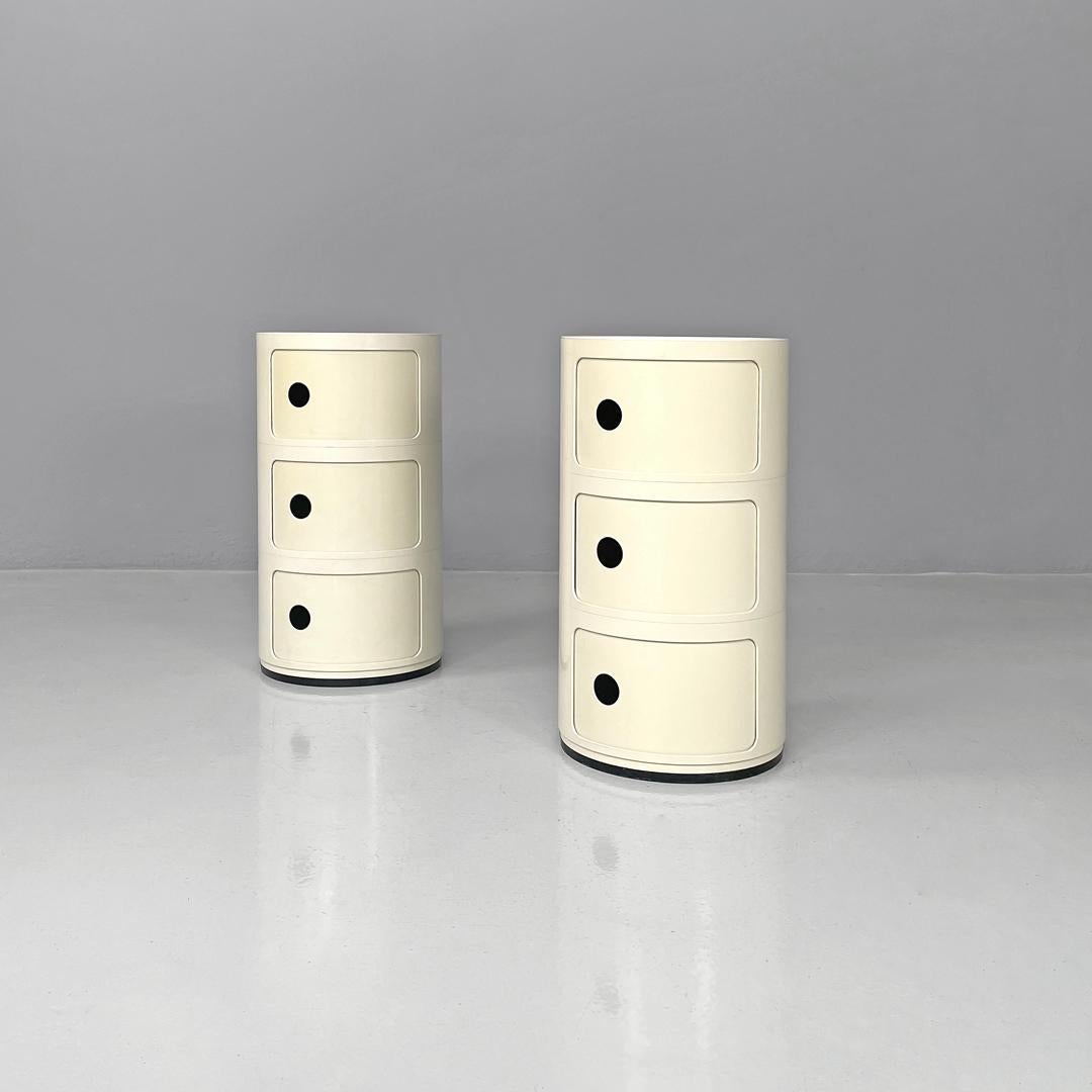 Italian white night stands Componibili Anna Castelli Ferrieri for Kartell, 1970s
Bedside tables mod. Componibili with a round base. The structure is cylindrical, has three drawers with sliding pocket doors with circular perforated handles, and is